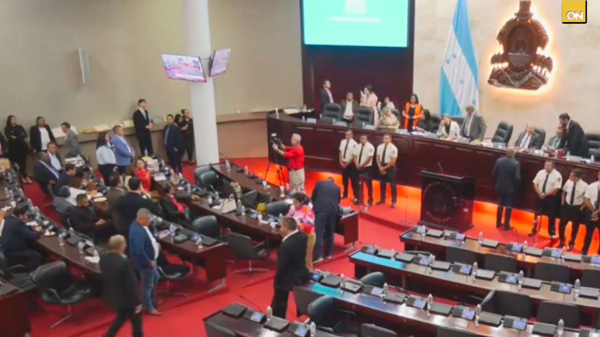 Caótica sesión Congreso