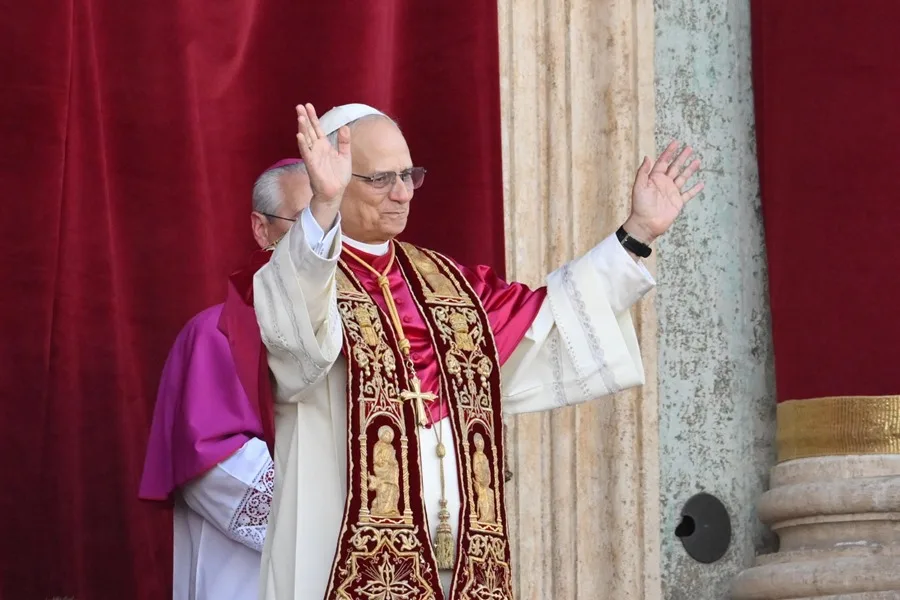 vestimenta del Papa León XIV