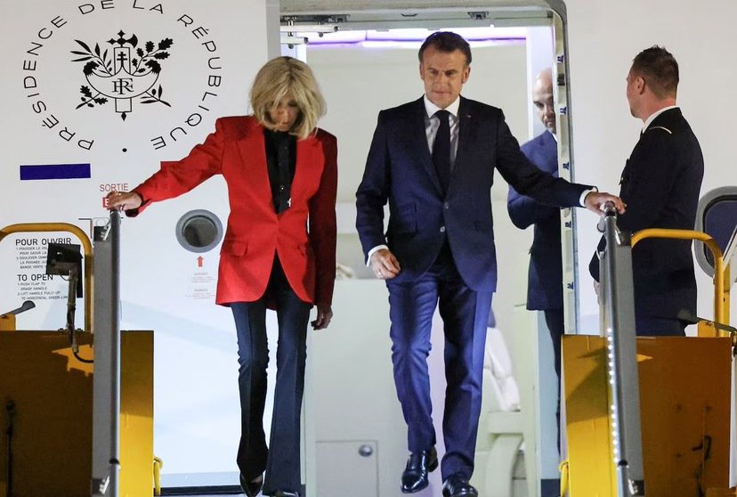 Presidente Emmanuel Macron recibió una cachetada de su esposa