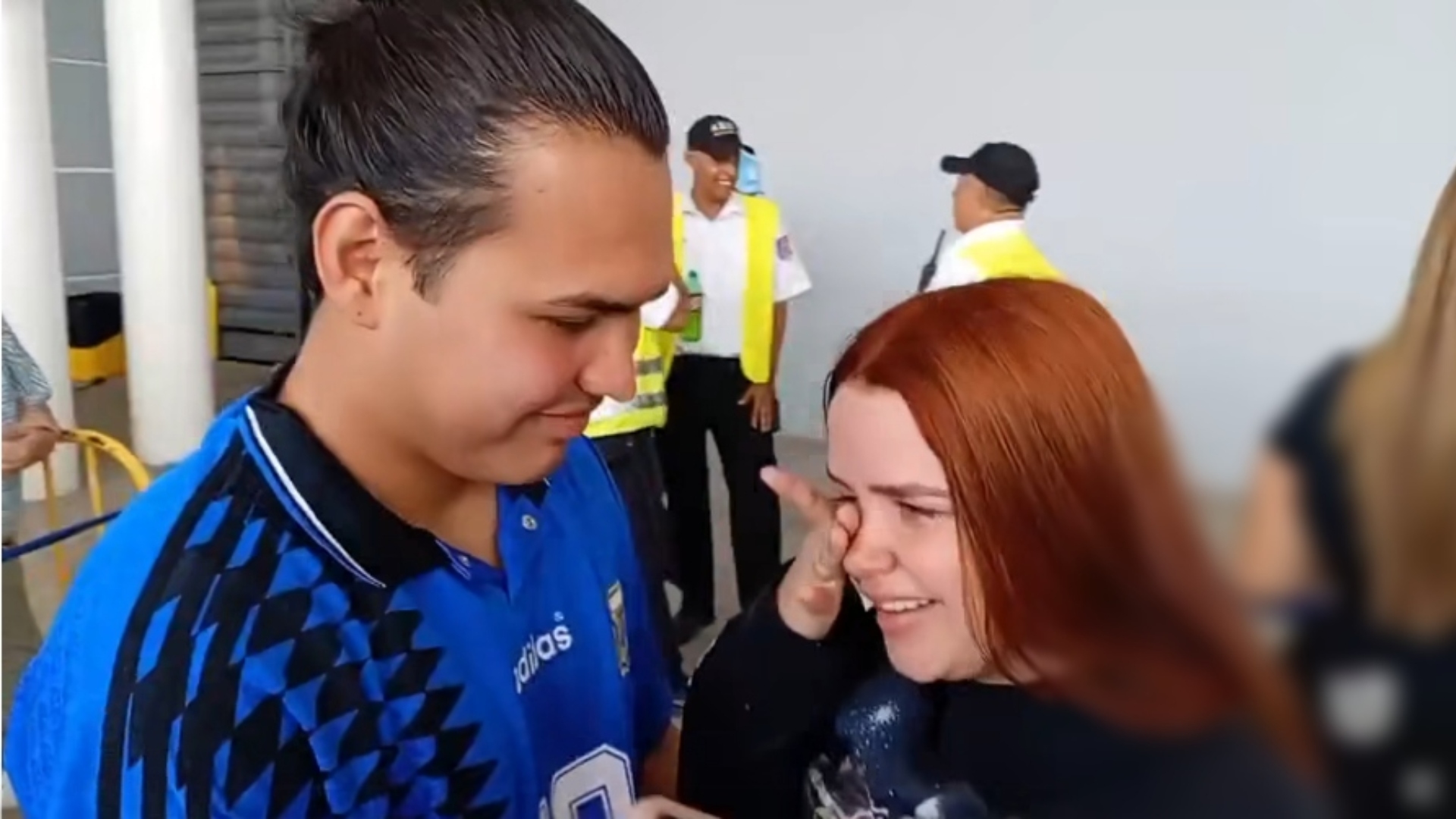 Gringa viaja a Honduras para reencontrarse con su esposo tras su deportación