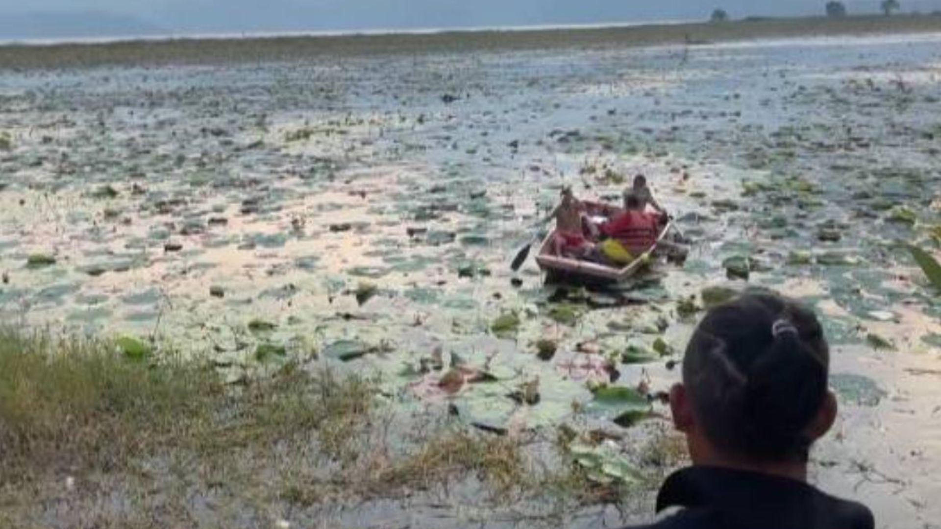 Identifican a jóvenes que murieron ahogados tras volcarse balsa en el Lago de Yojoa