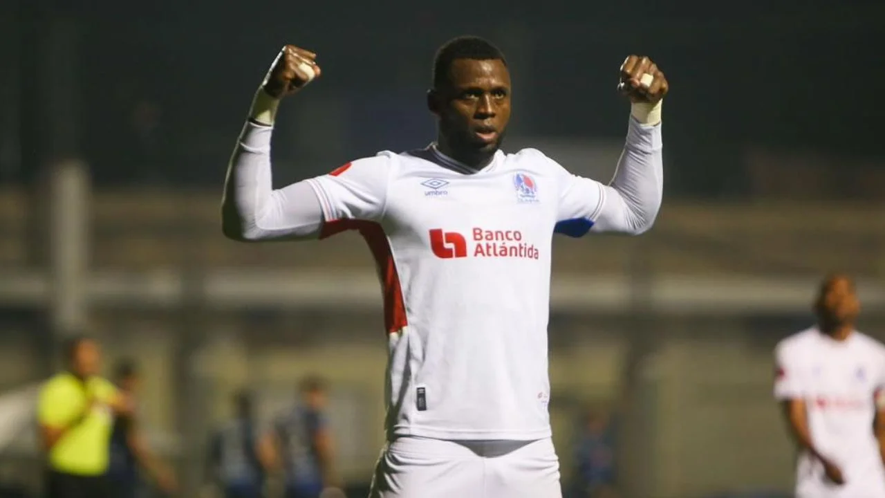 Yustin Arboleda recibe oferta tentadora de un grande de Honduras