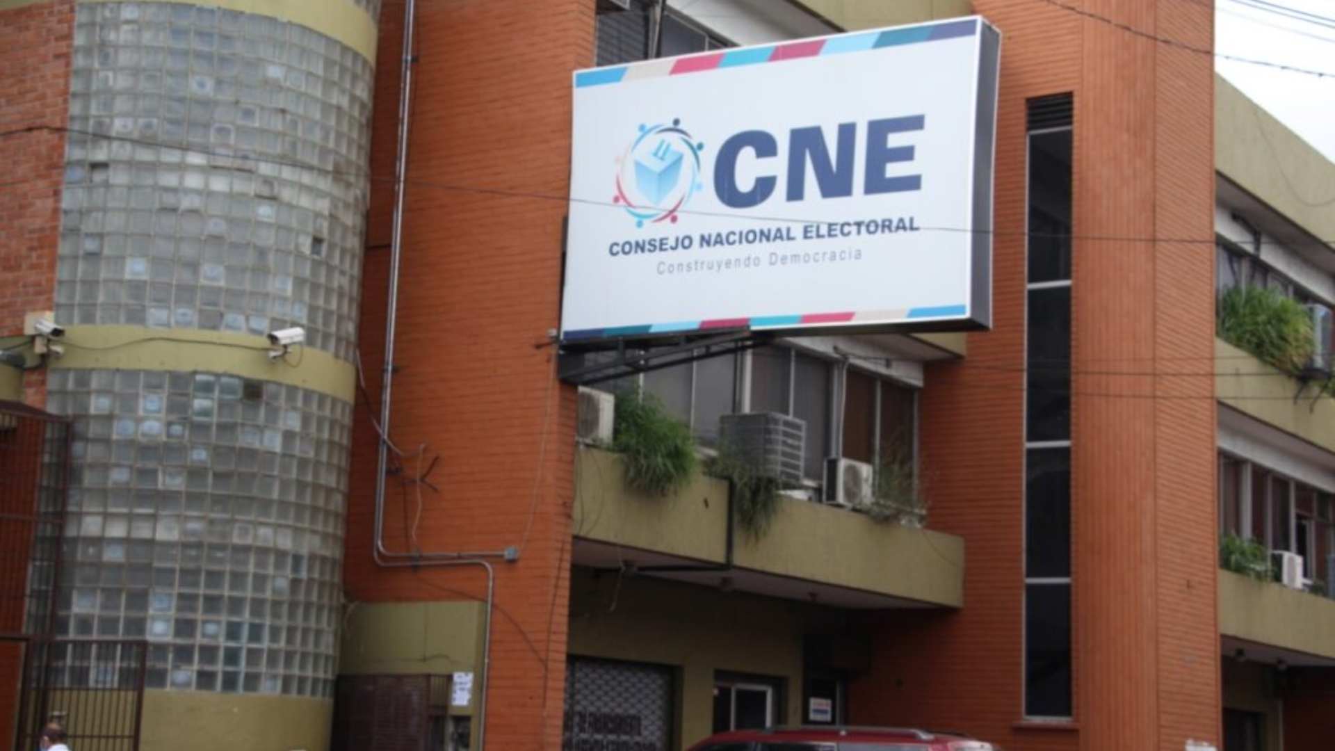 Ocho partidos completan su inscripción en el CNE justo antes del cierre del plazo