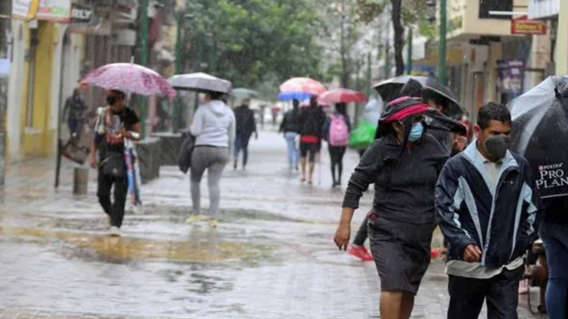 Se esperan lluvias este lunes en Tegucigalpa y otras regiones por influencia de vaguada según Cenao