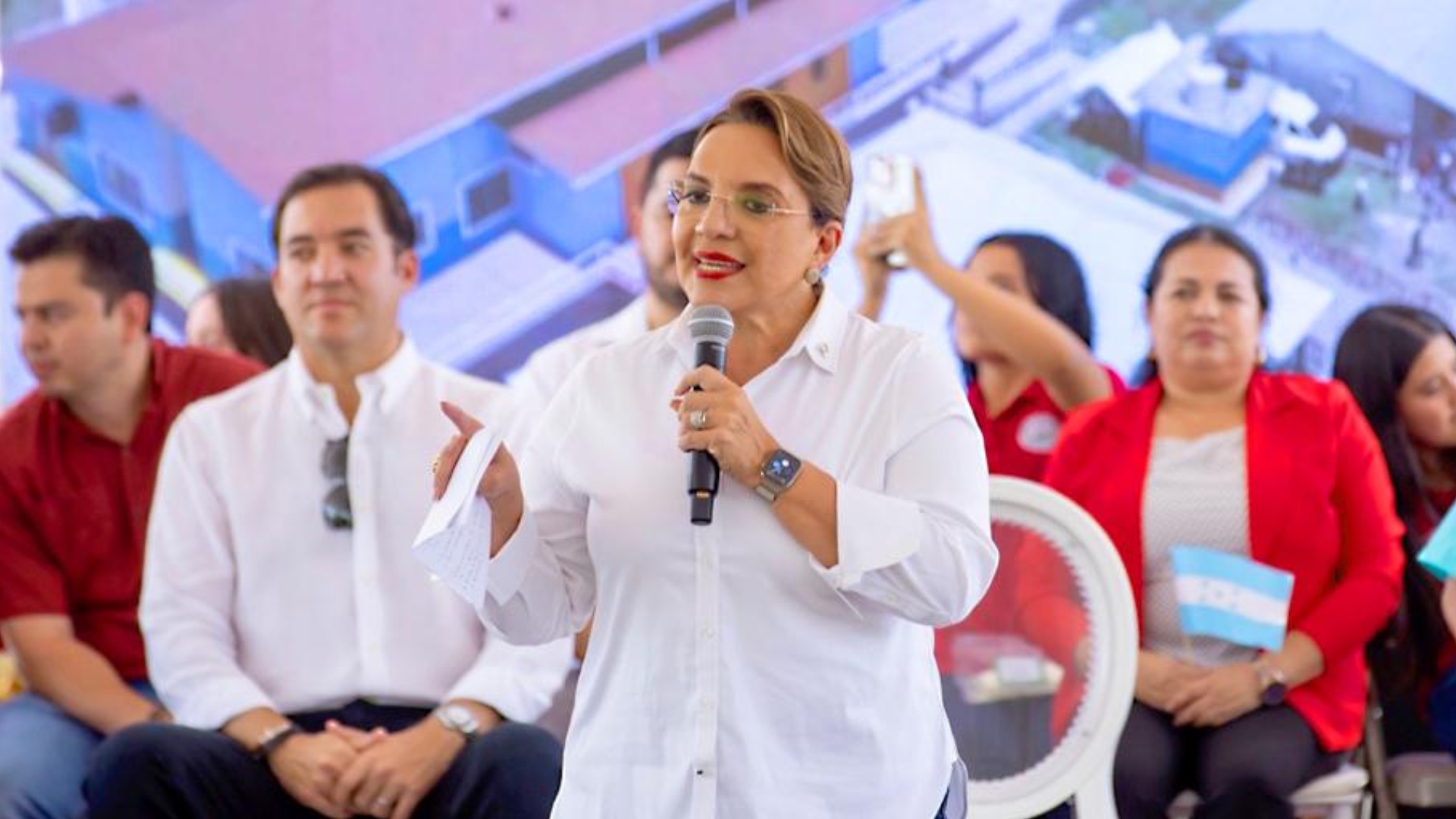 Xiomara Castro asegura que tuvo que llegar un mujer para enseñarles como se gobierna Honduras