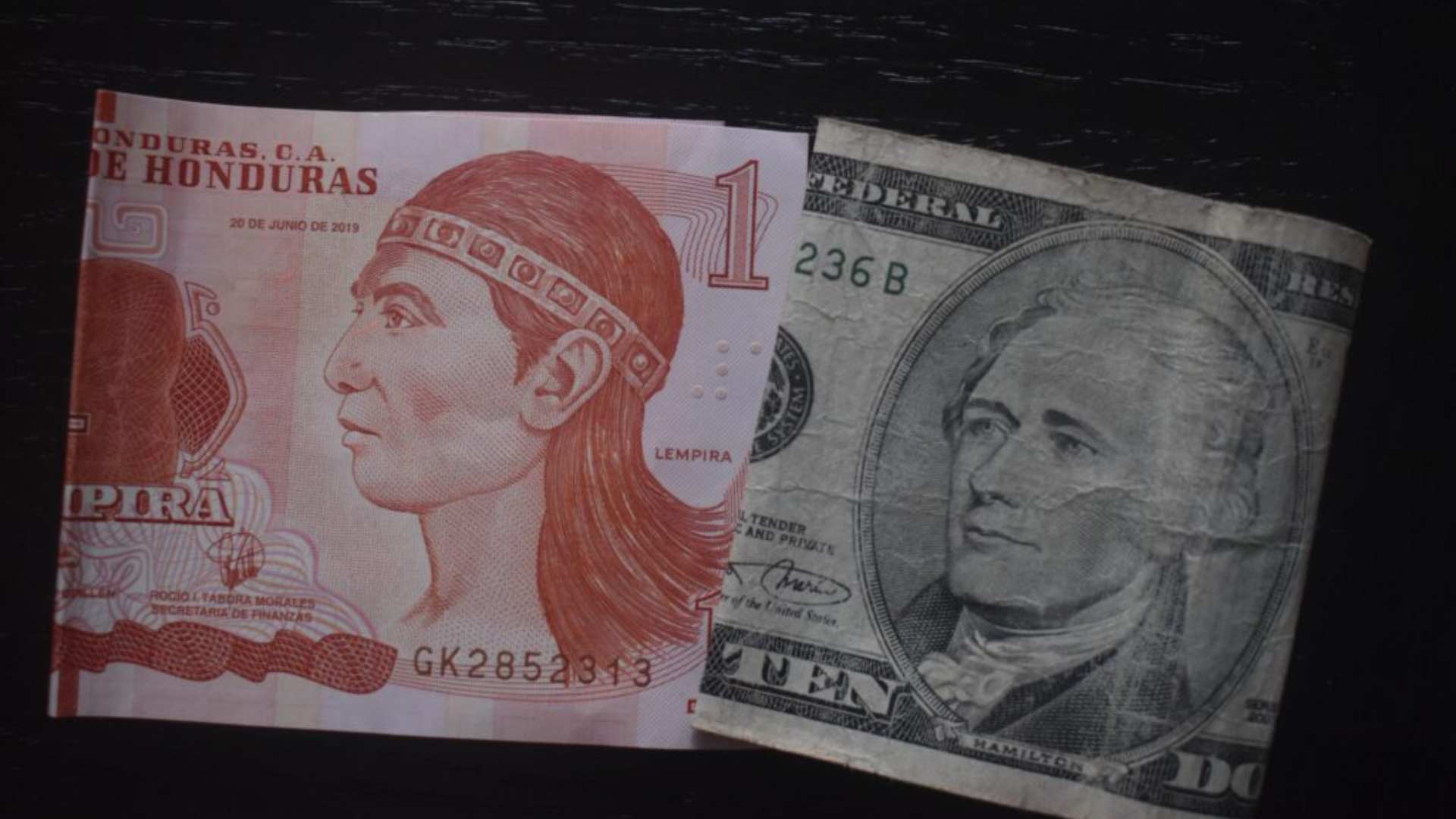 Advierten cambio de dólar a lempira antes que termine 2025