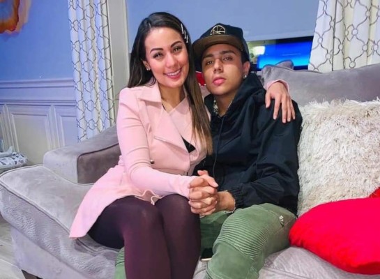 Davis Flow y Elsa Oseguera