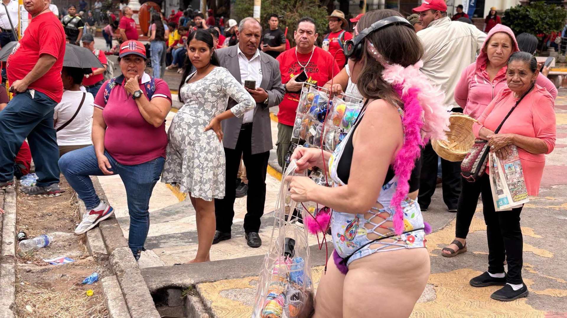 ¿Quién es Floridalia Aguilar? La doctora que captó la atención durante marcha de 1 de mayo en Tegucigalpa