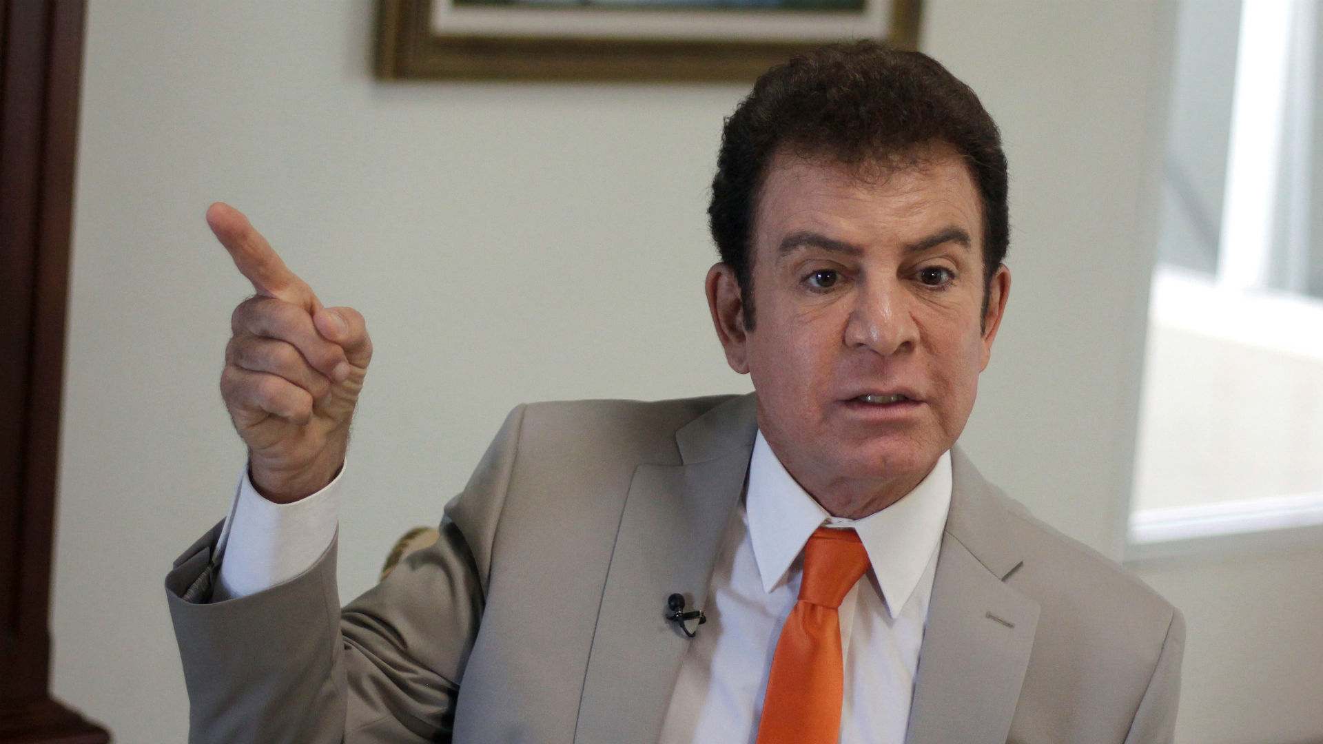 Libre repudia ataques "misóginos y sucios" de Salvador Nasralla