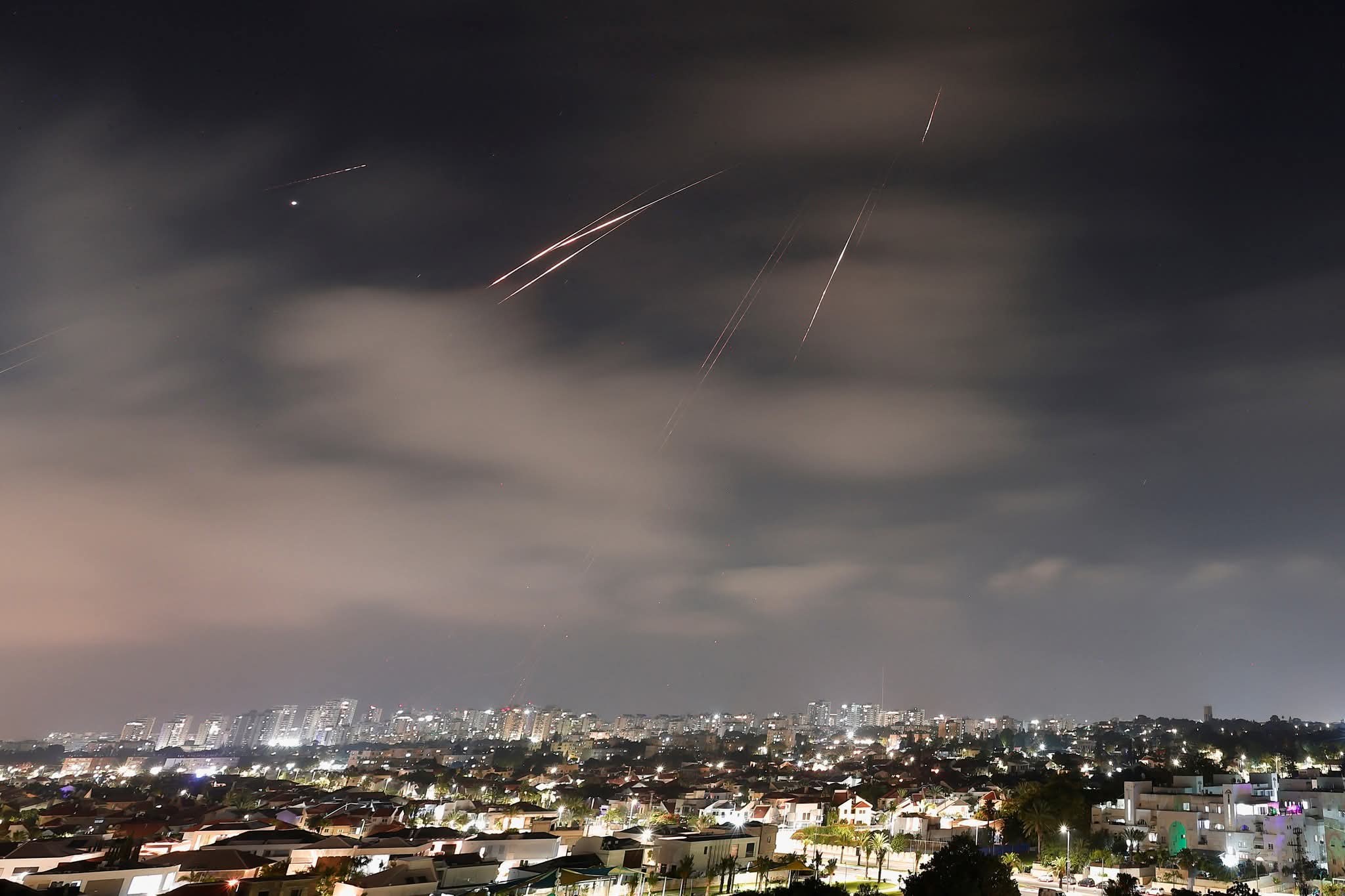 Impactantes videos muestran la respuesta de Irán a Israel tras bombardeo