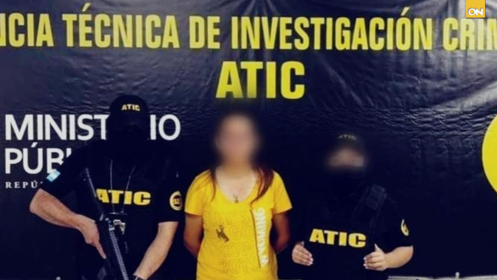 mujer estafa viajes
