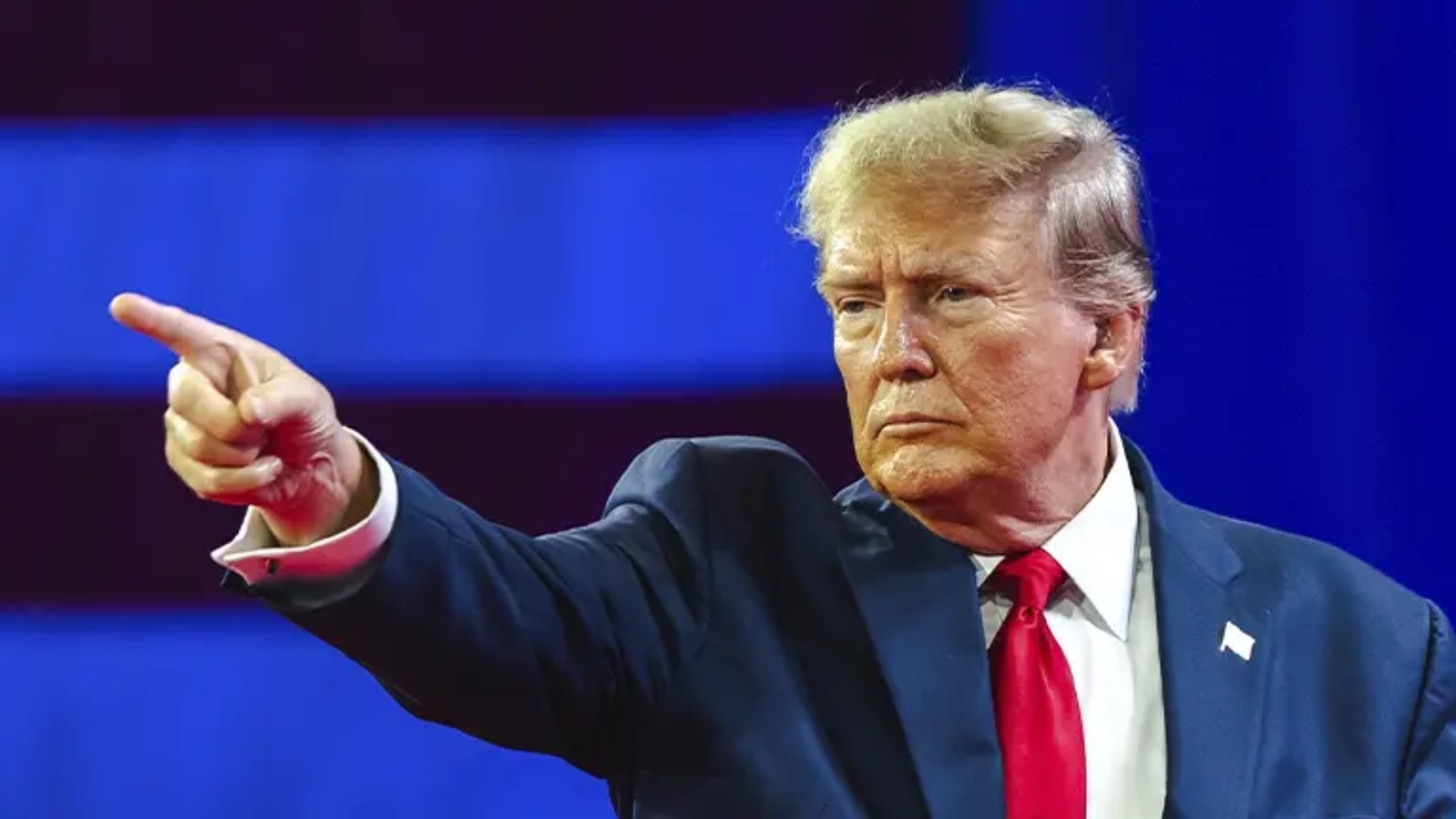 Donald Trump proyecto de ley cárcel para quien queme la bandera de EEUU