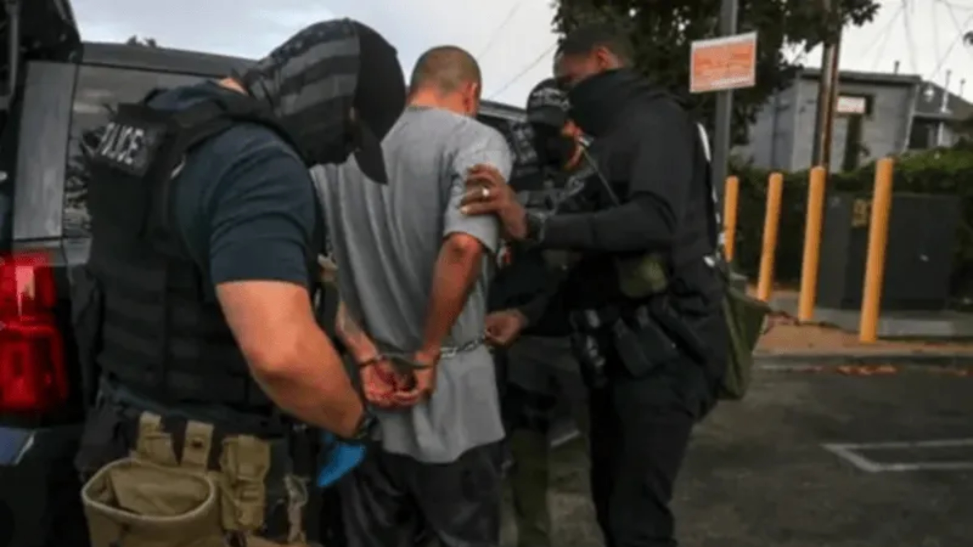 Revelan tácticas tipo militar del ICE para detener migrantes y desatan preocupación en EE. UU.