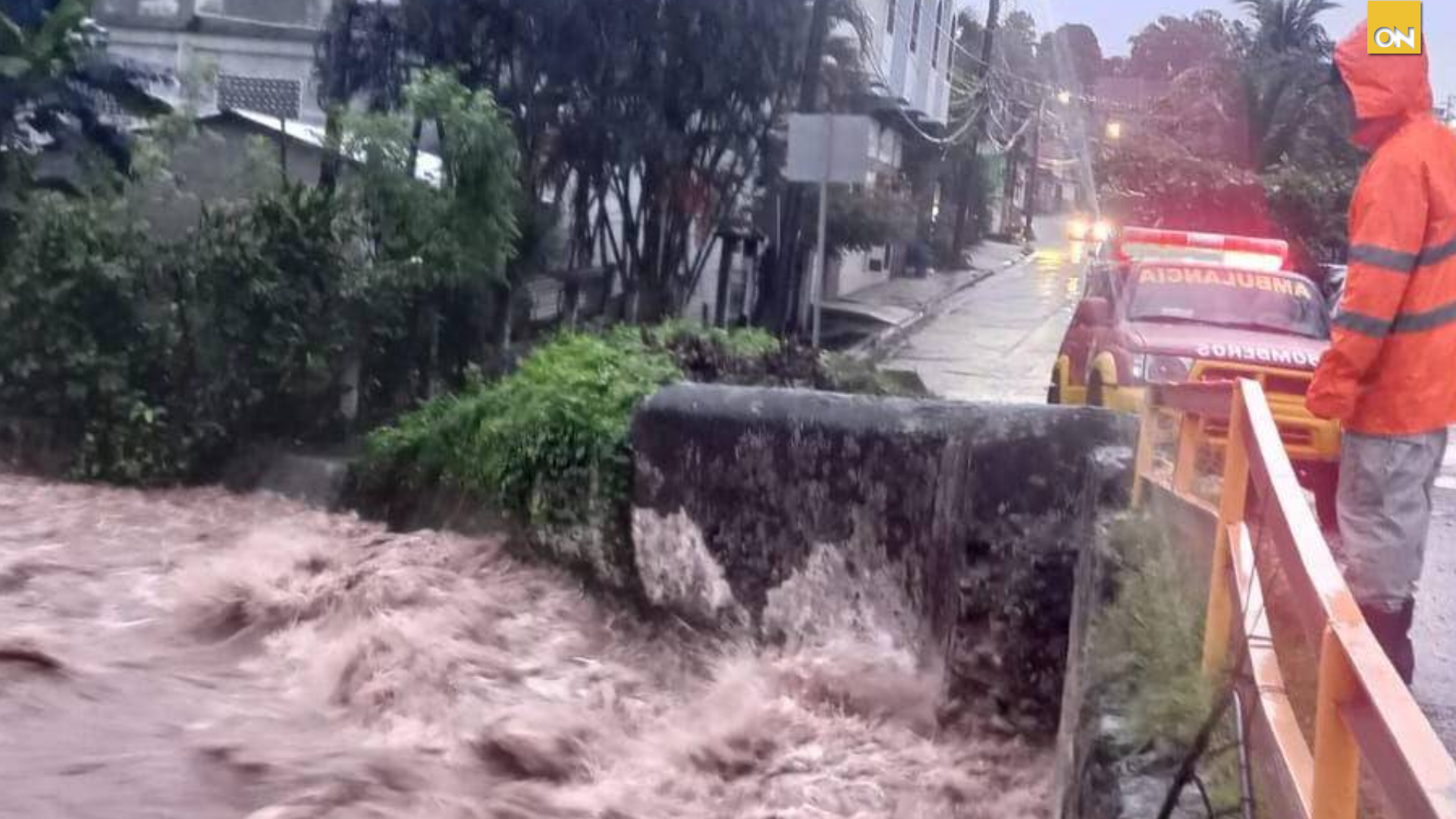 Fuertes lluvias dejan un fallecido, socavones y daños eléctricos en varias zonas de Honduras