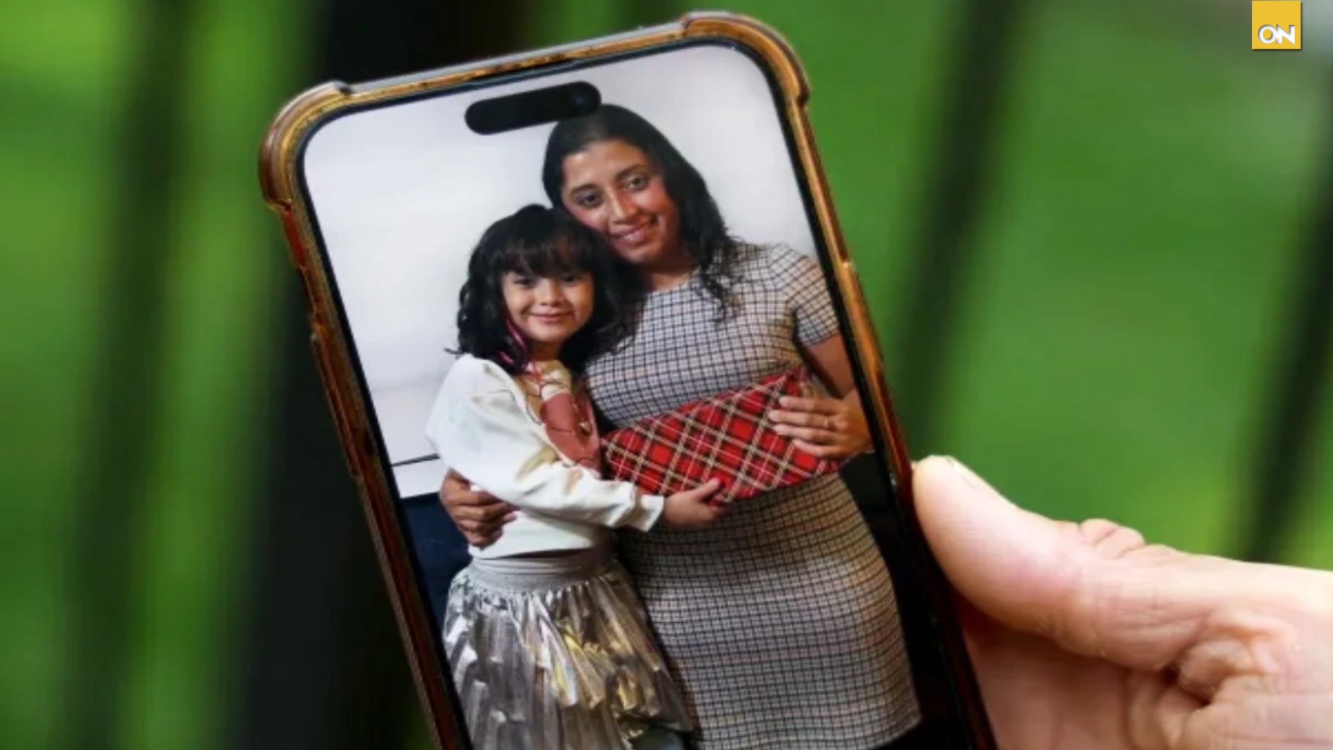 Tras la detención de su madre por ICE, una niña queda sola en un sistema sin respuestas