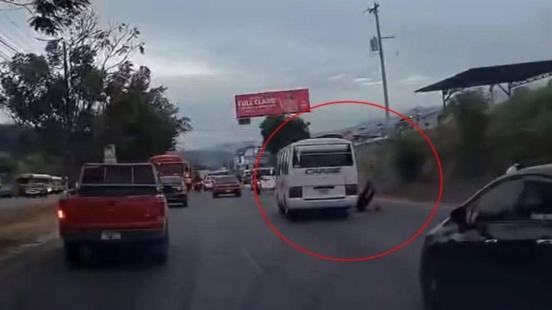 Pasajera cae de bus en movimiento en Choloma y el conductor huye sin detenerse