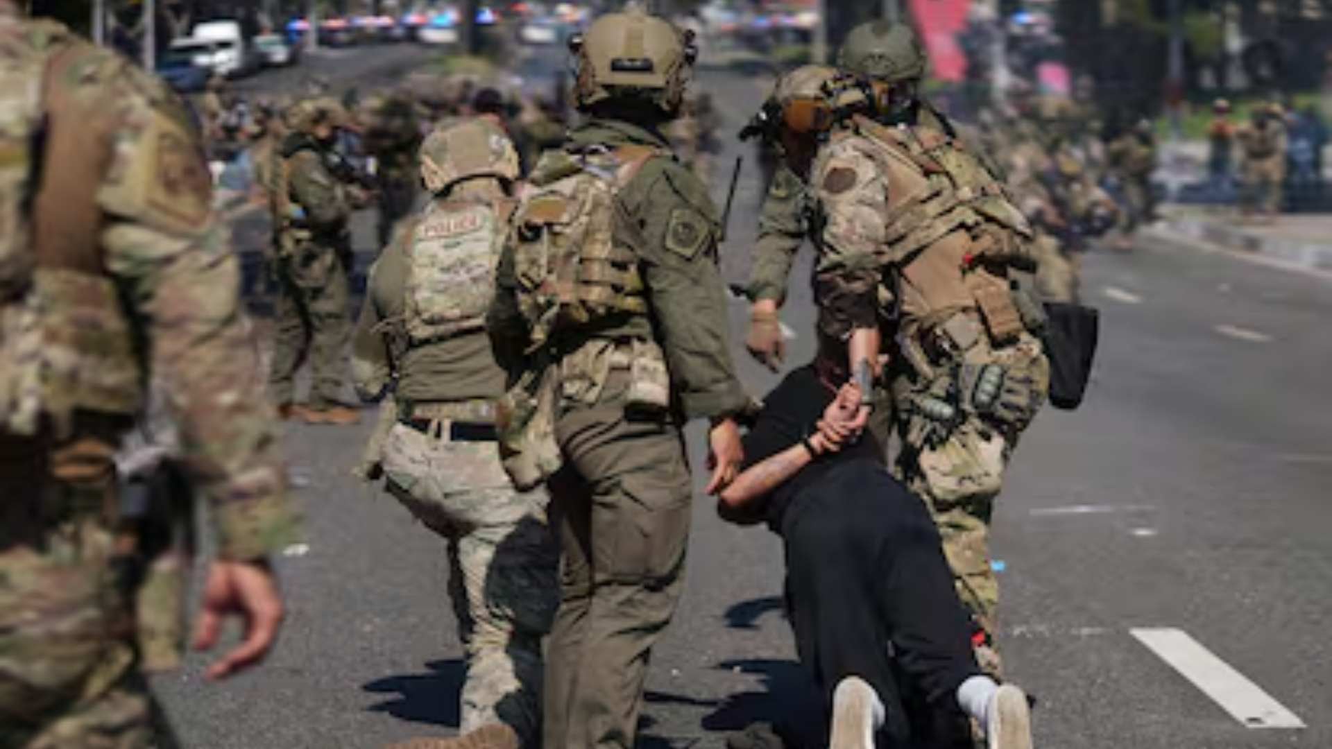 Redadas masivas de ICE en Los Ángeles desatan enfrentamientos y heridas entre manifestantes