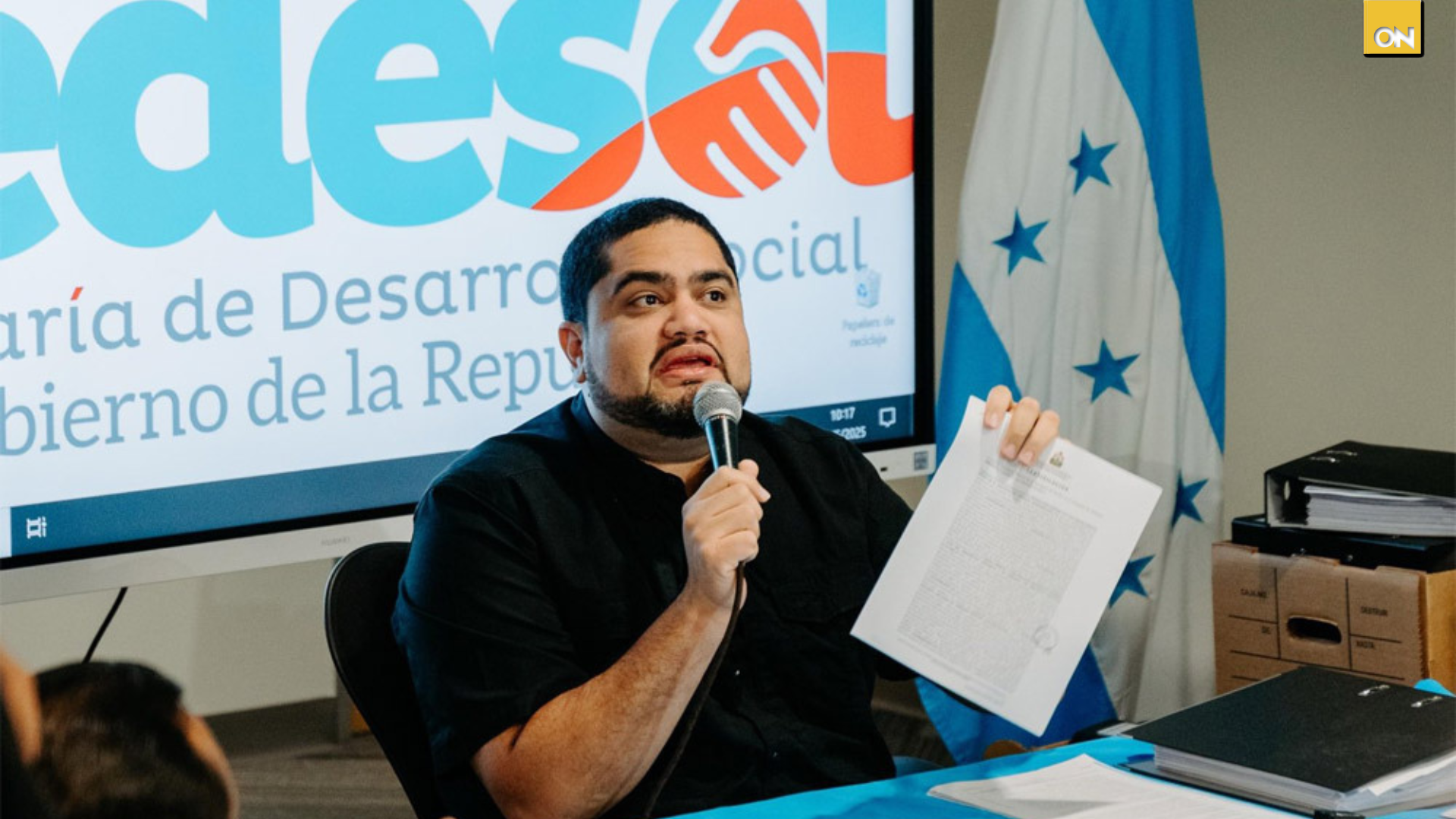 Renuncia José Carlos Cardona