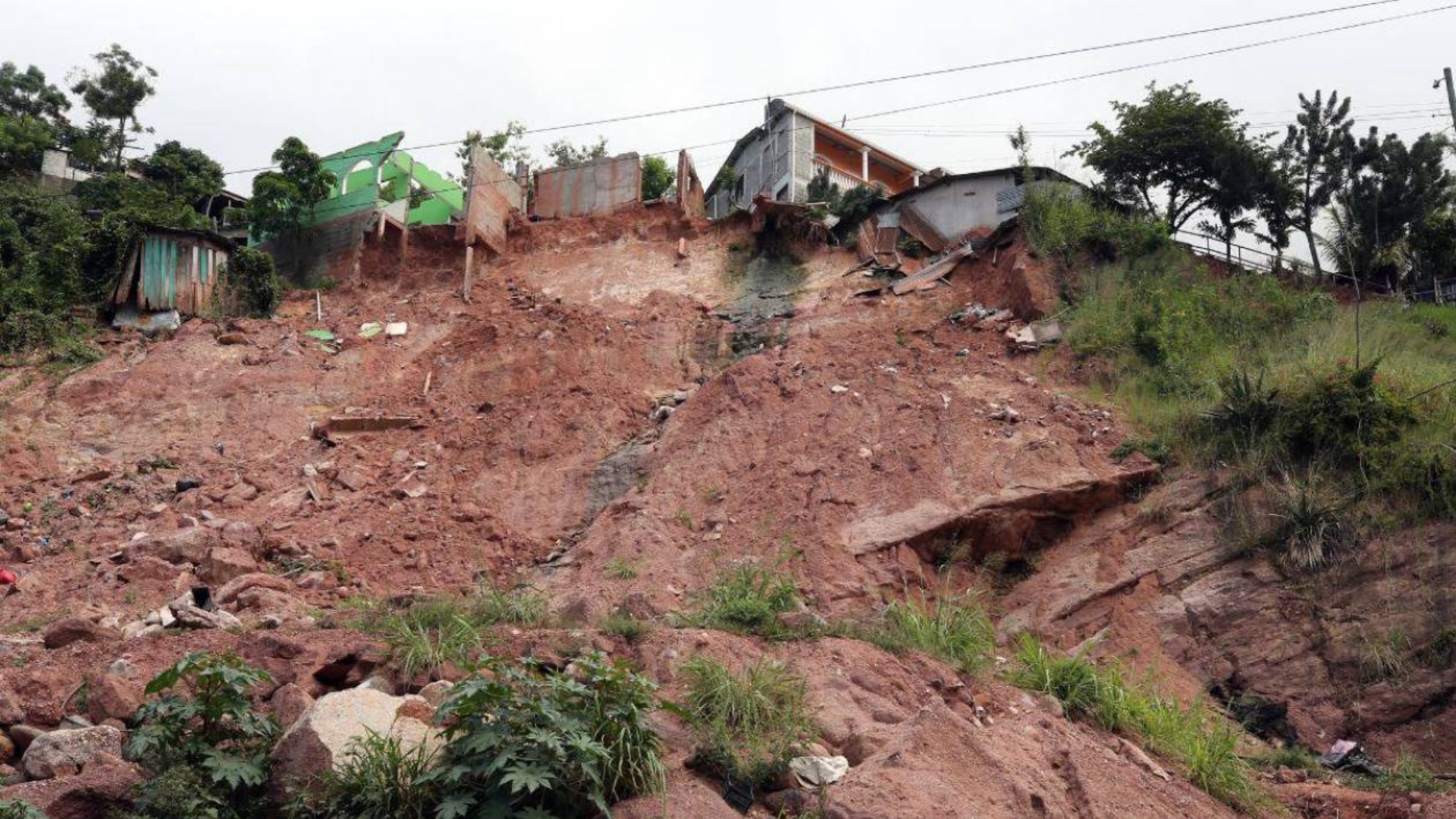 barrios de la capital en riesgo por lluvias constantes y posibles deslizamientos