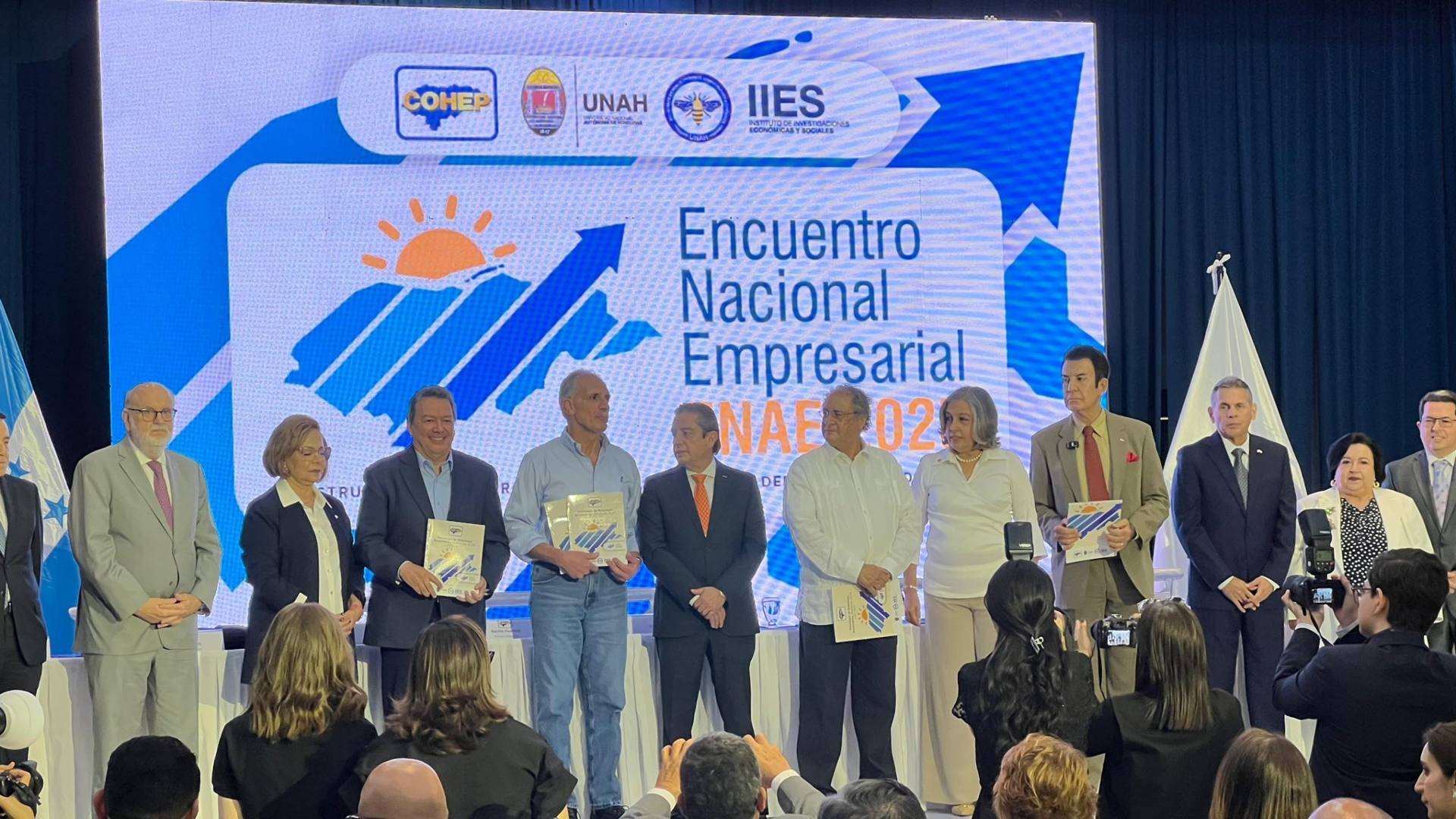 Cohep presenta plan de desarrollo nacional a presidenciables hondureños