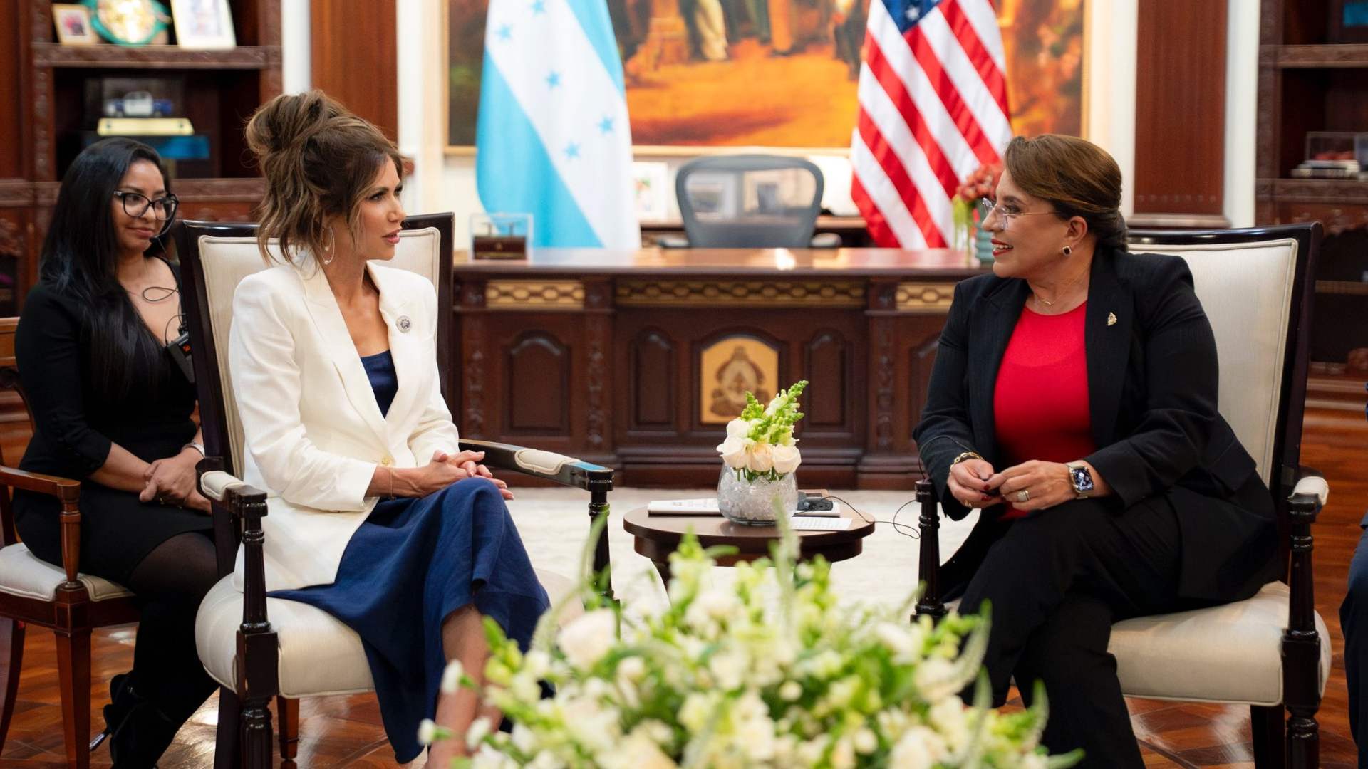 Kristi Noem se pronuncia tras reunión con Xiomara Castro