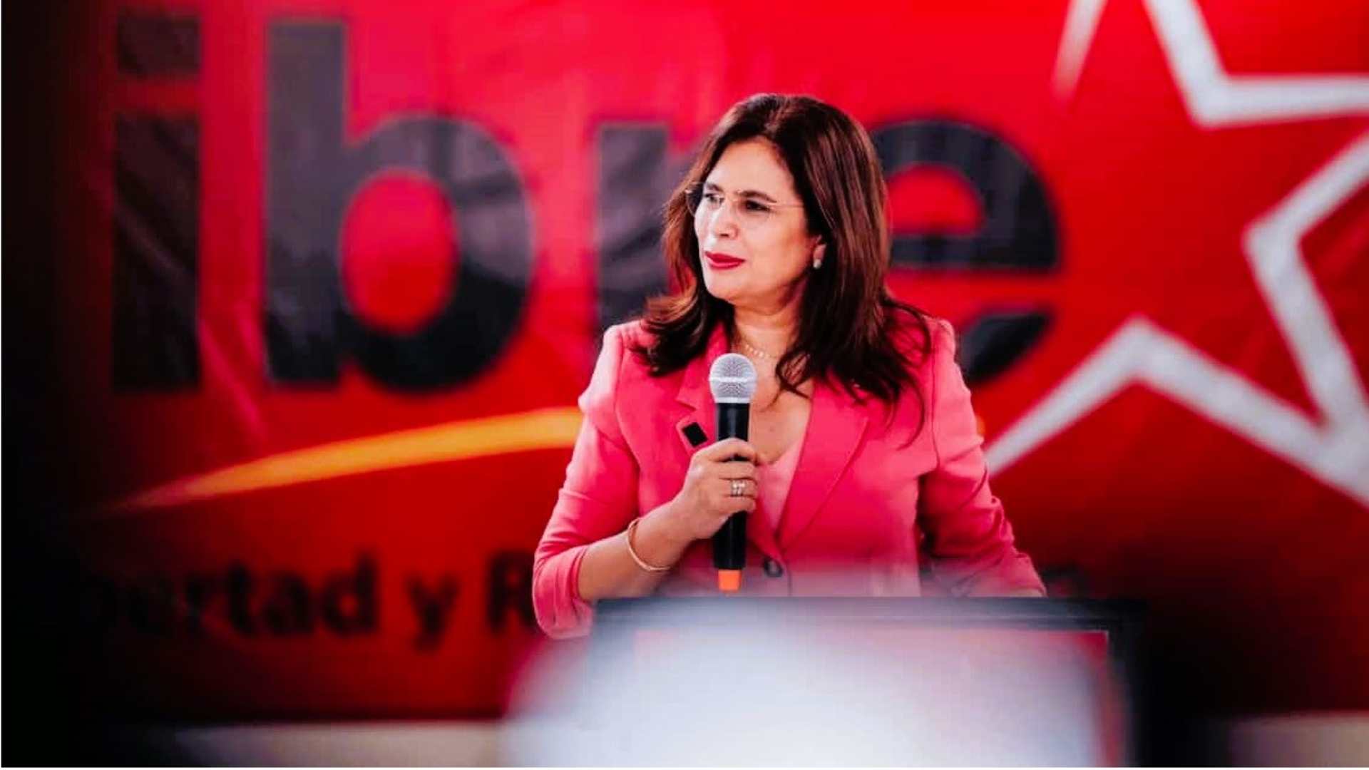 Candidata Rixi Moncada marca distancia tras polémica de Sedesol