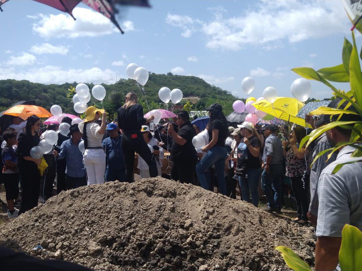 Alejandra Rubio fue al funeral y sepelio de Mayra Tercero?