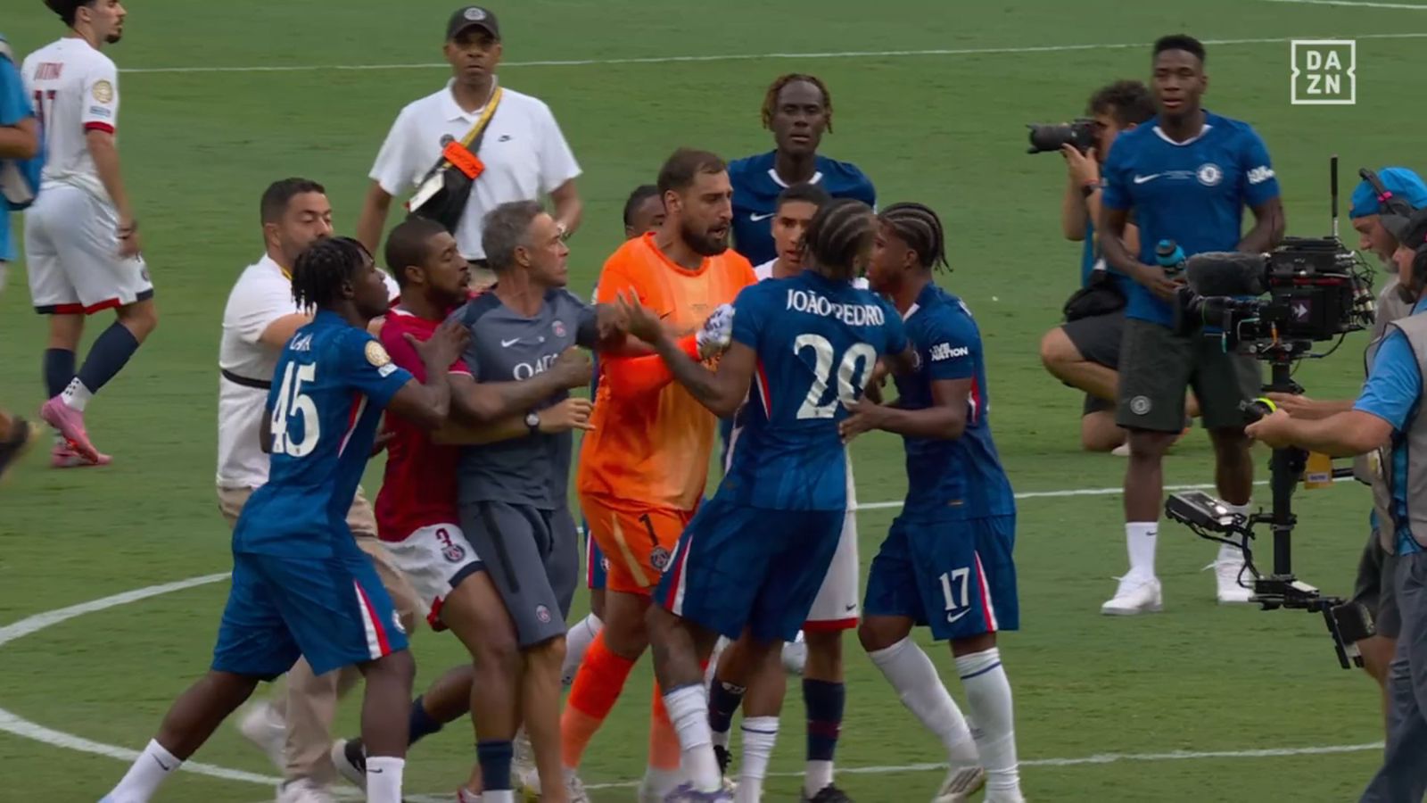 Luis Enrique golpea a Joao Pedro en la cara tras perder la final del Mundial de Clubes | Repretel