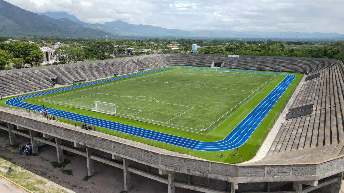 Hondudiario.com على X: "TE LO CUENTO: El presidente Juan Orlando Hernández entregó este miércoles el Estadio Roberto Suazo Córdova de la ciudad de La Paz. "Estuvo abandonado por cerca de 40 años