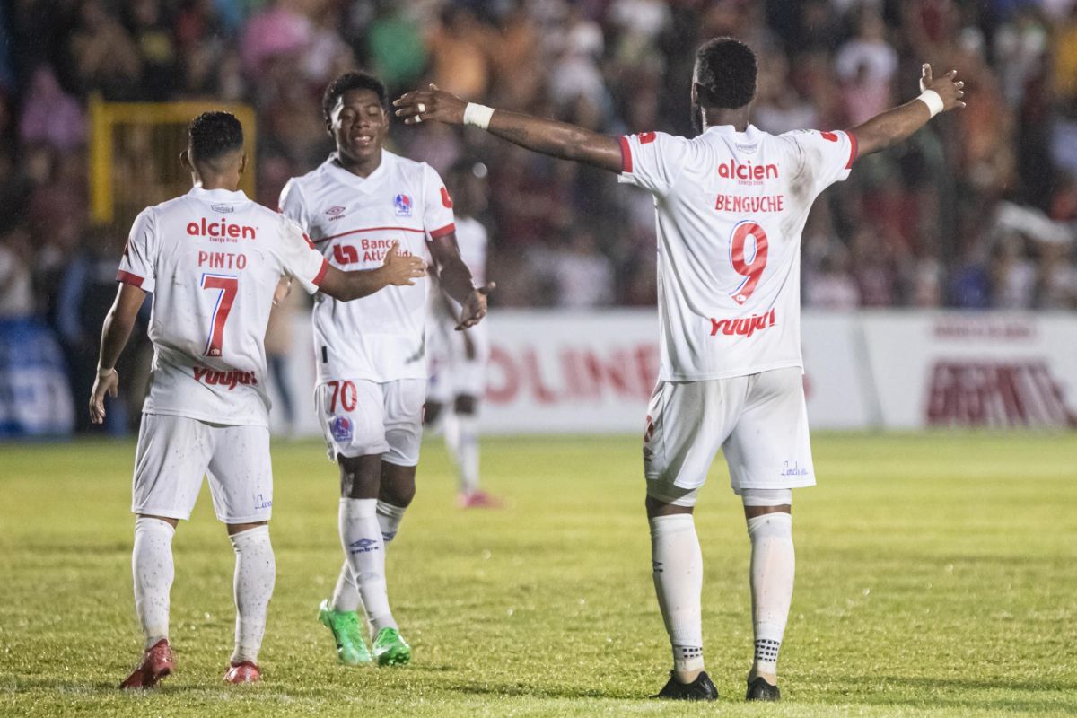 Olimpia humilló al Choloma en el inicio del torneo hondureño