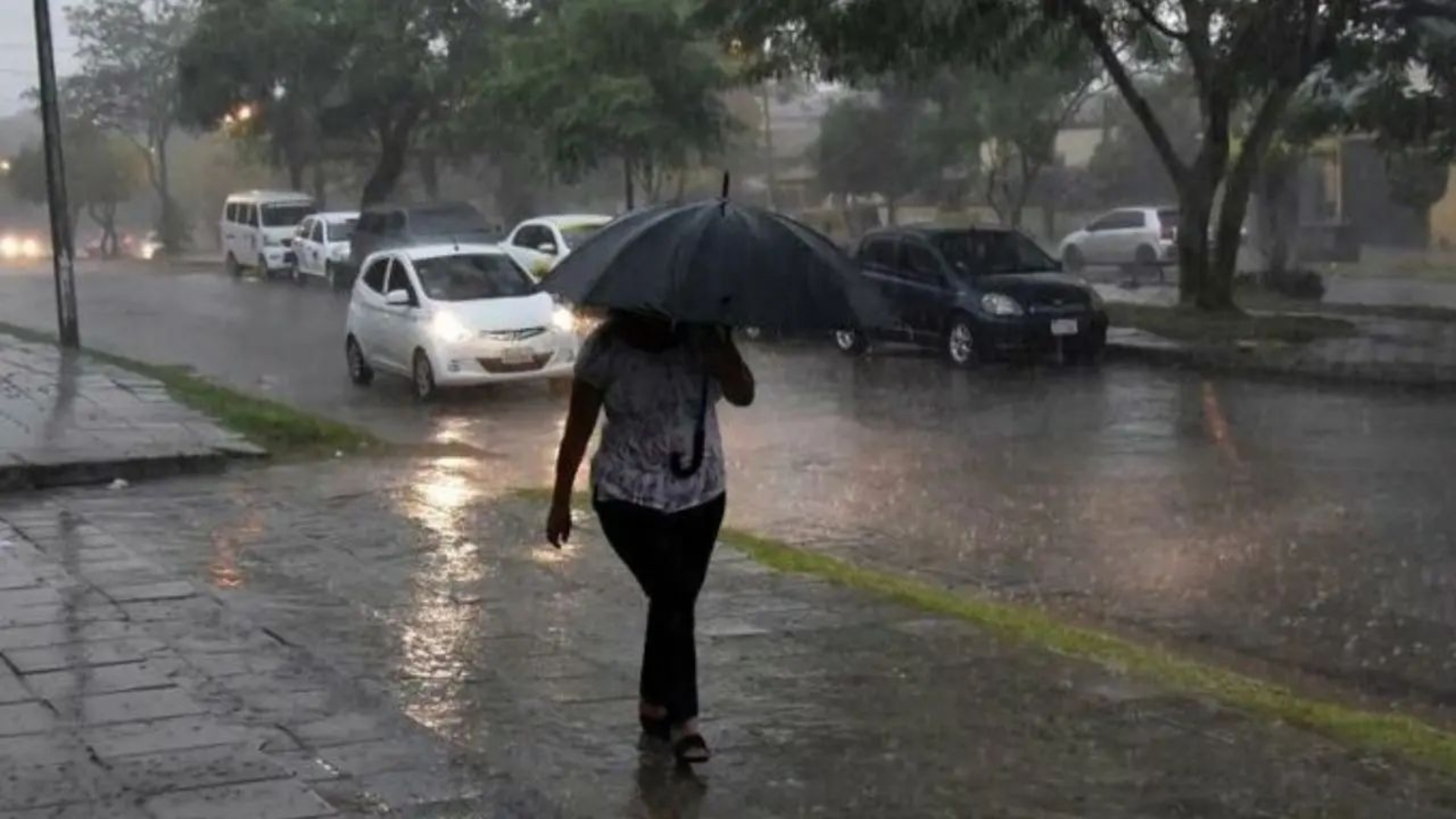 Onda tropical provocará lluvias con actividad eléctrica en gran parte de Honduras este martes