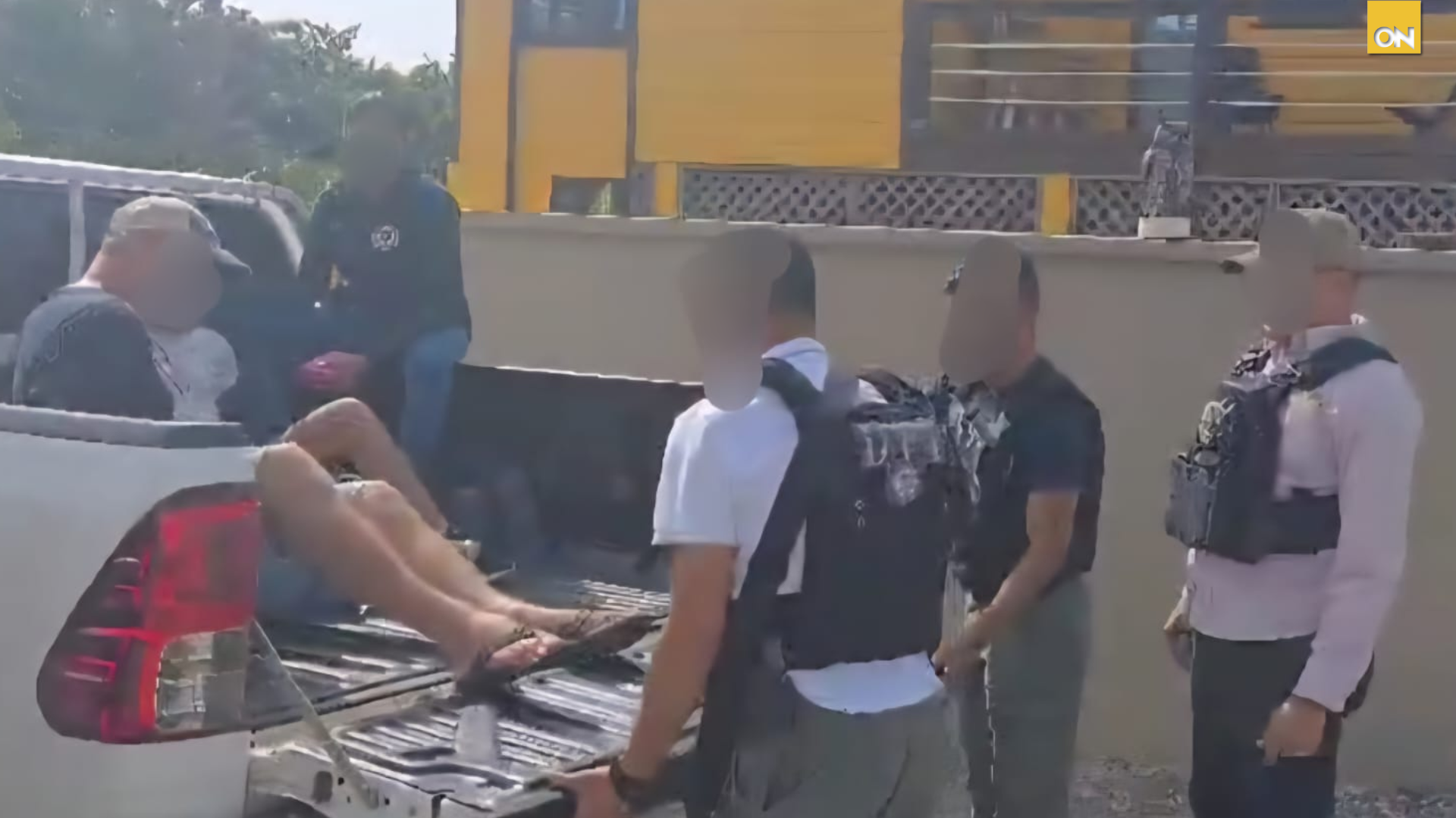 Capturan a canadiense y su pareja con drog**, arsenal y millonaria suma de dinero en efectivo en La Ceiba