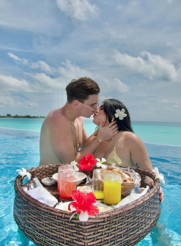 Roxana Somoza celebra su cumpleaños en destino paradisiaco y deja pistas