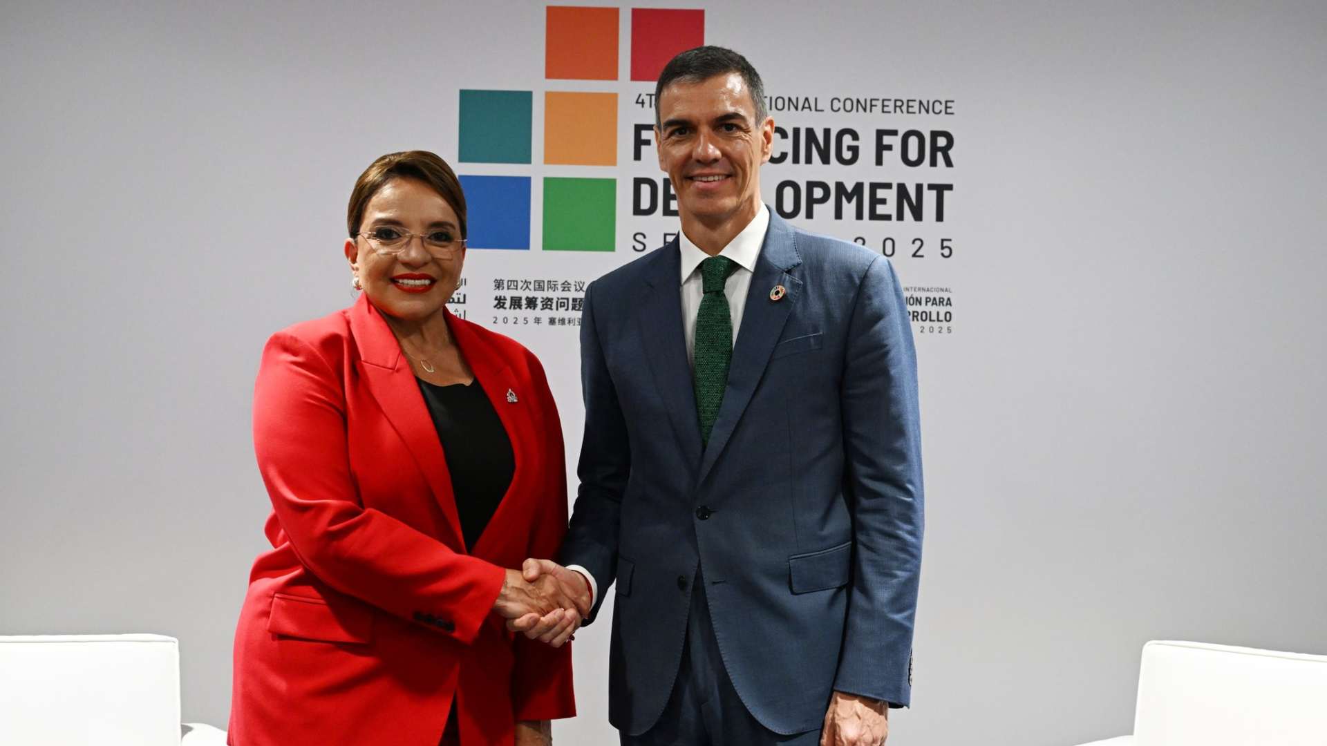 Xiomara Castro firma acuerdos clave con presidente de España
