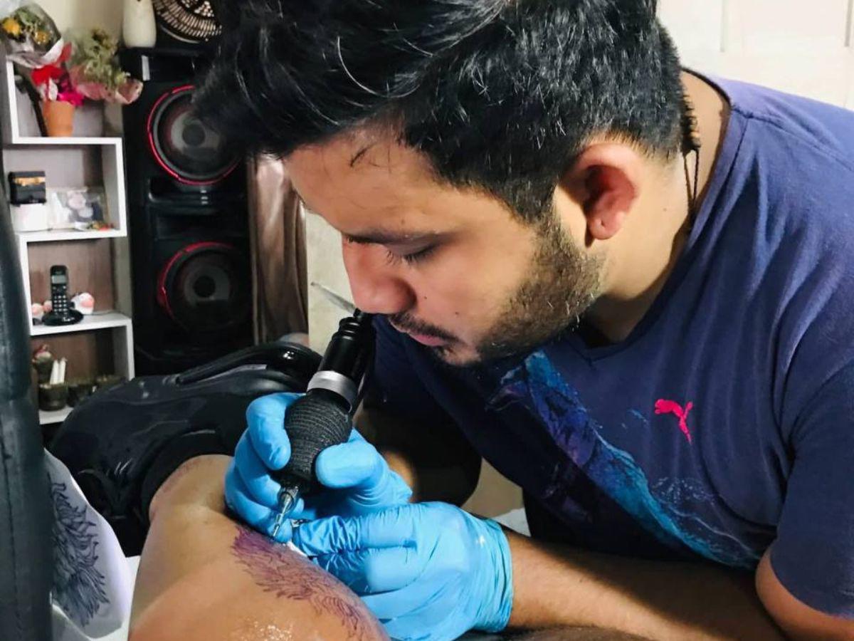 Alan Onán Carbajal, reconocido tatuador de Tegucigalpa, fue asesinado tras celebrar su cumpleaños en un centro nocturno