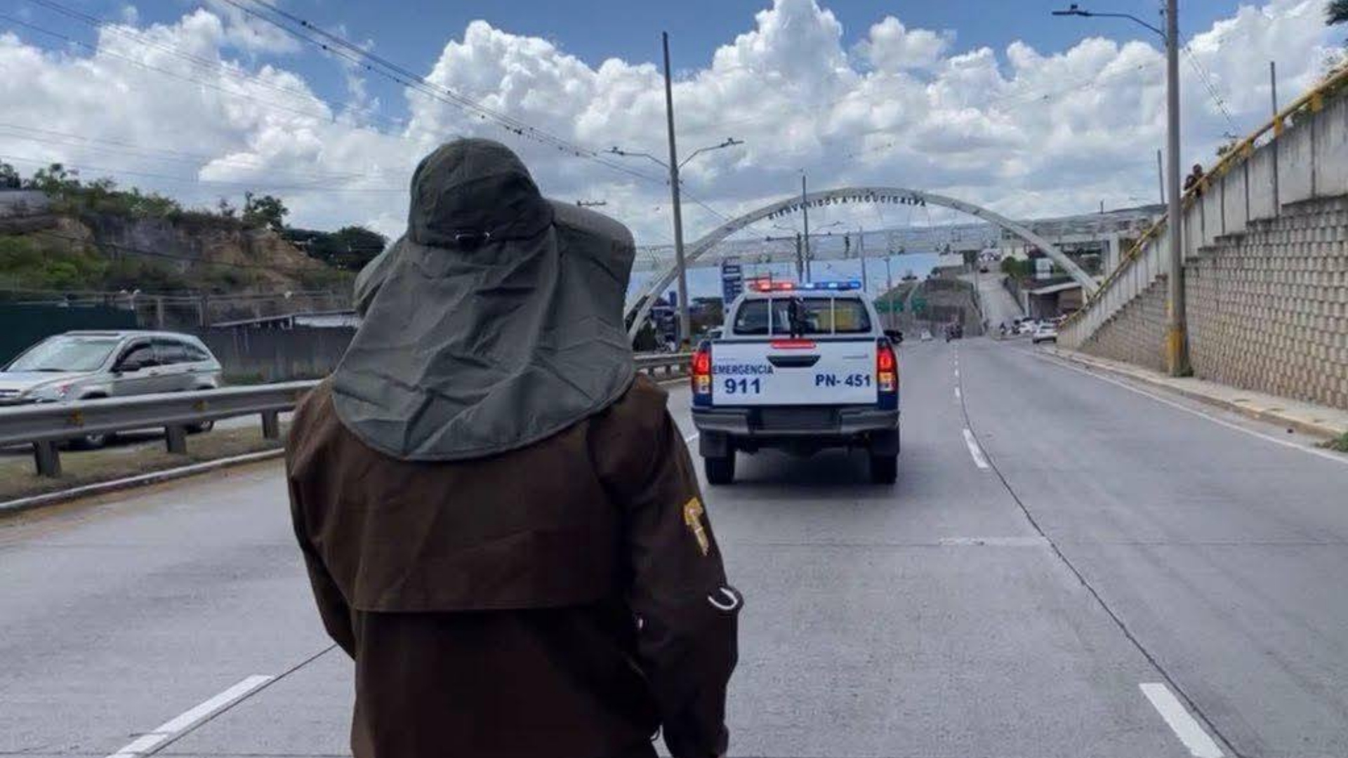 Padre Leopoldo Serrano llega a Tegucigalpa con un llamado a la unidad y reconciliación política