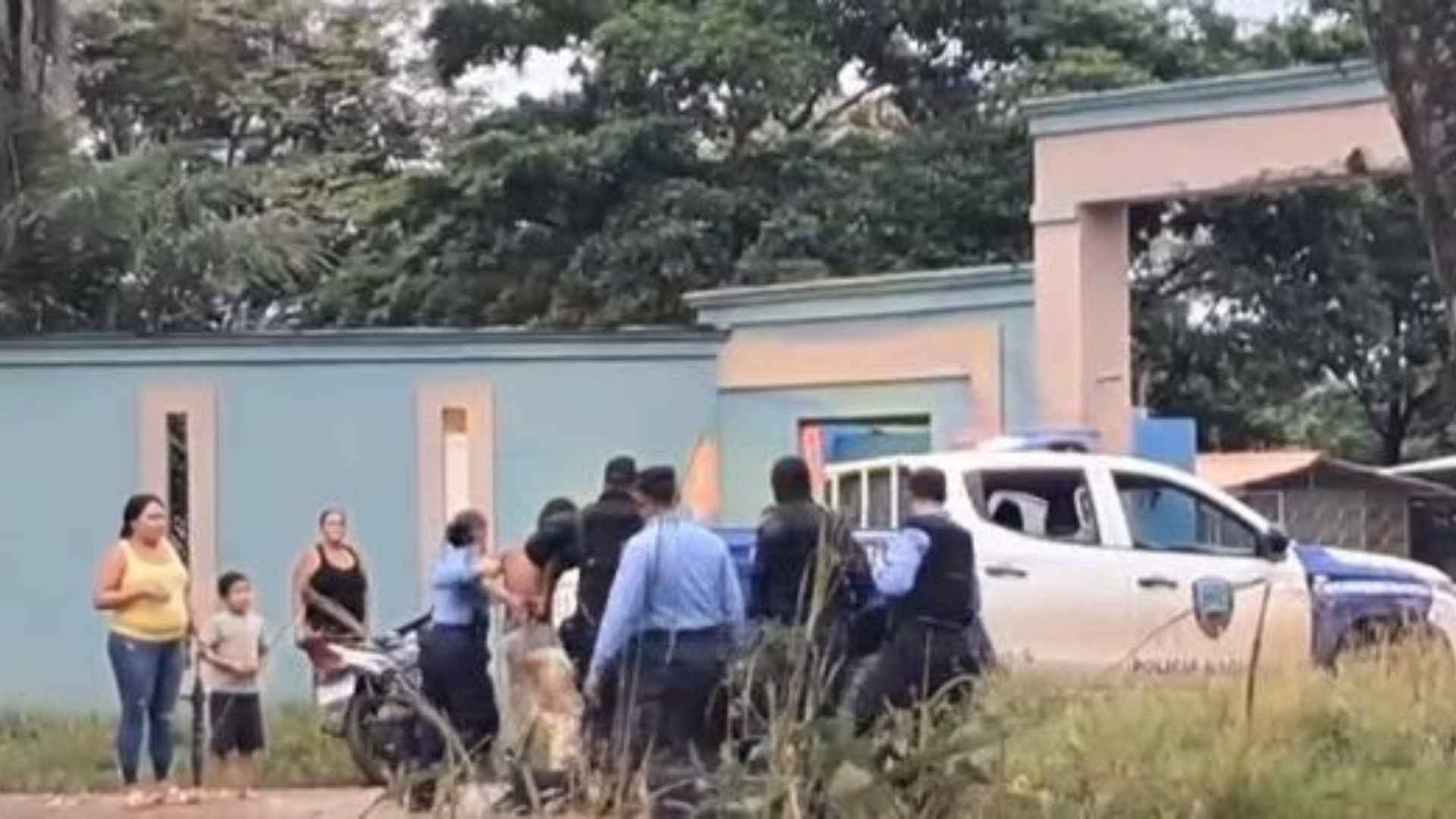 Sepelio en Olancho termina en zafarrancho tras captura de un joven por la Policía