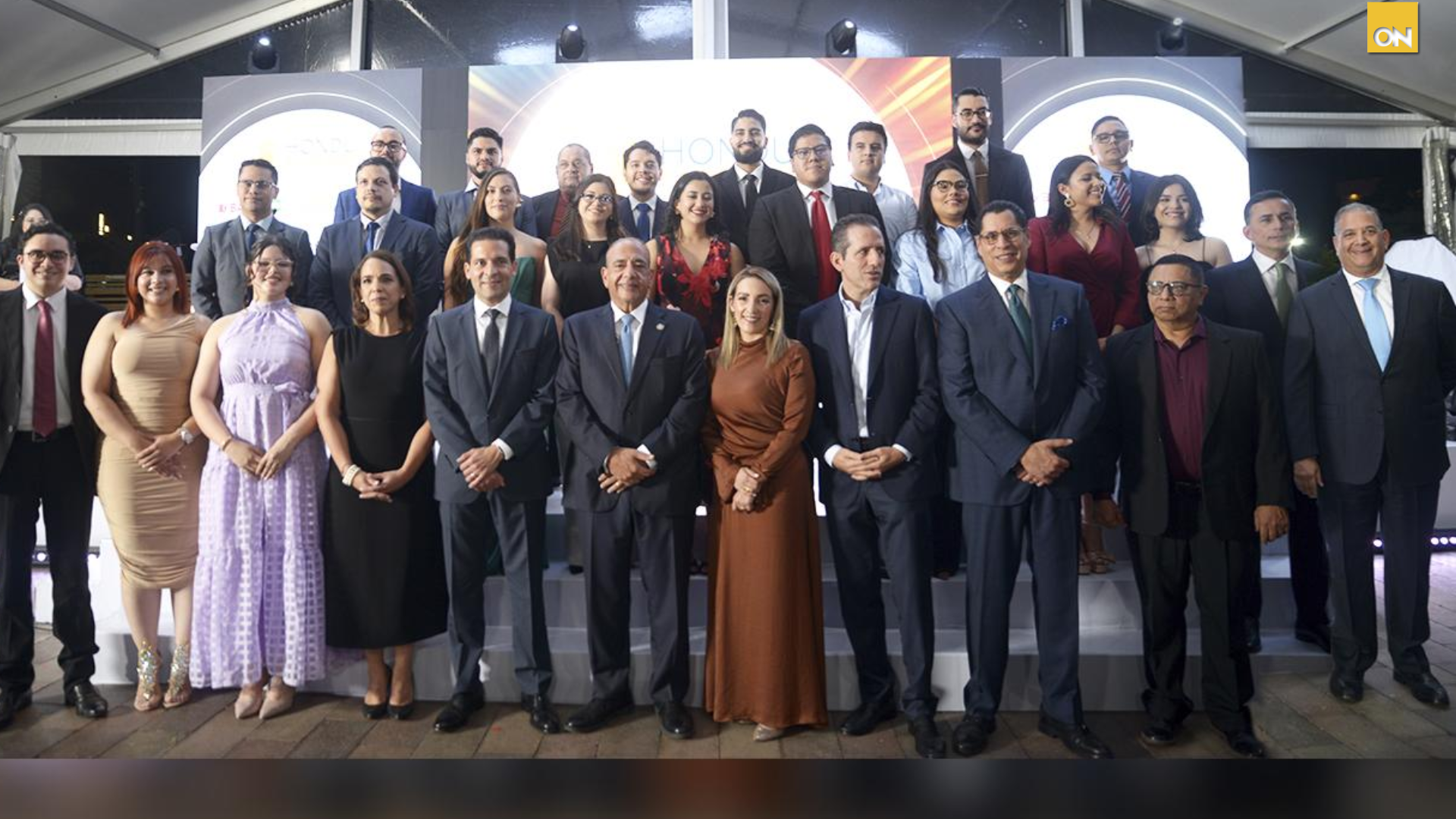 HondoFuturo entrega becas para posgrado a 32 jóvenes hondureños con respaldo del sector privado