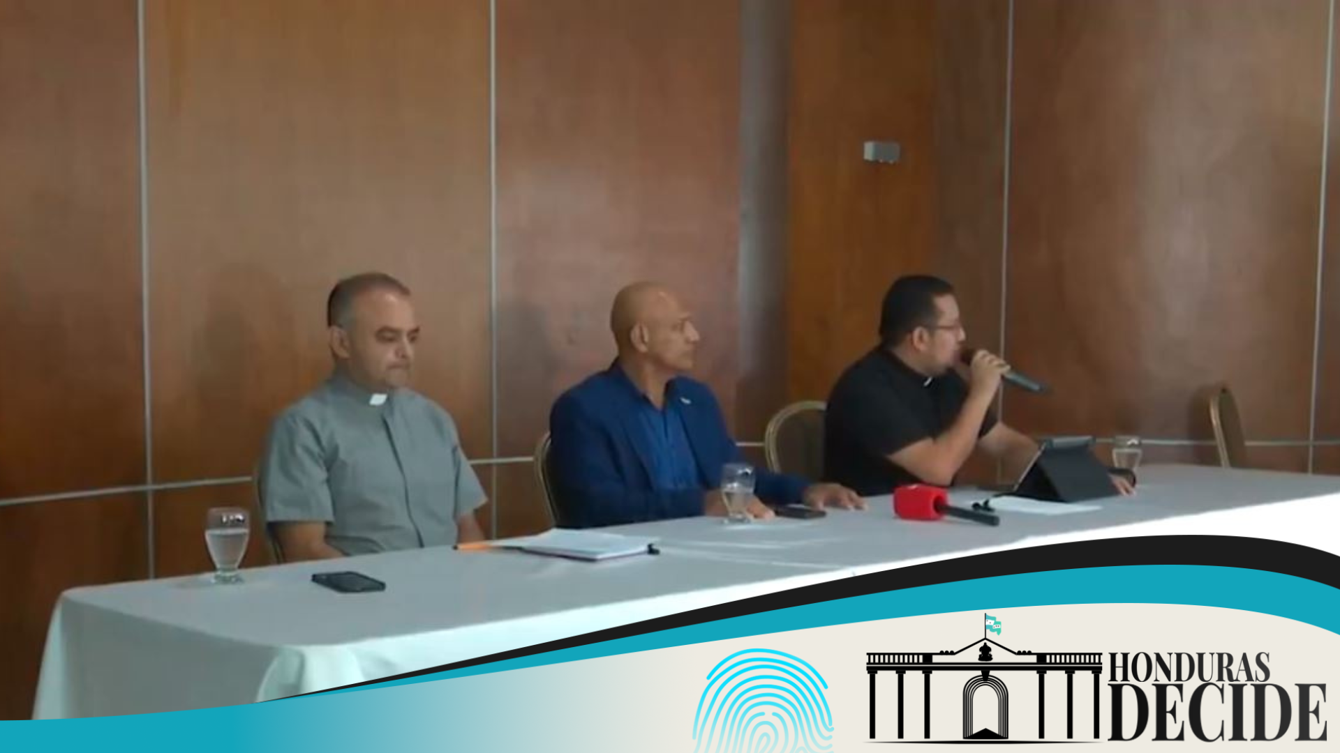 Iglesias evangélicas y católicas