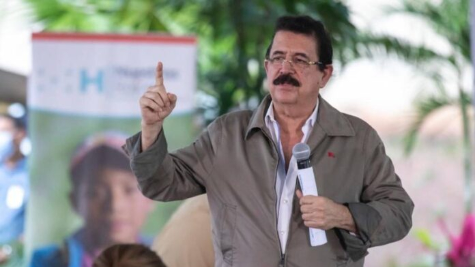 Manuel Zelaya asegura estar protegido por “la sangre de Cristo” tras anuncio de intento de atentado