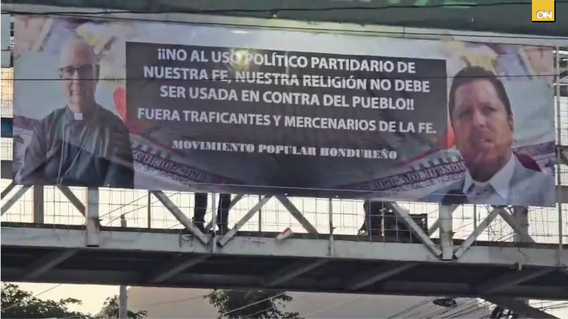 Pancartas contra Caminata Oración