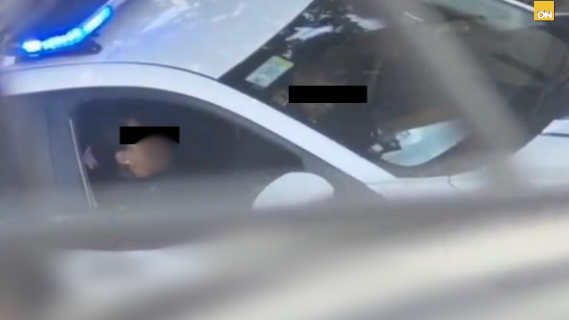 Video: Policías son captados teniendo relaciones dentro de una patrulla