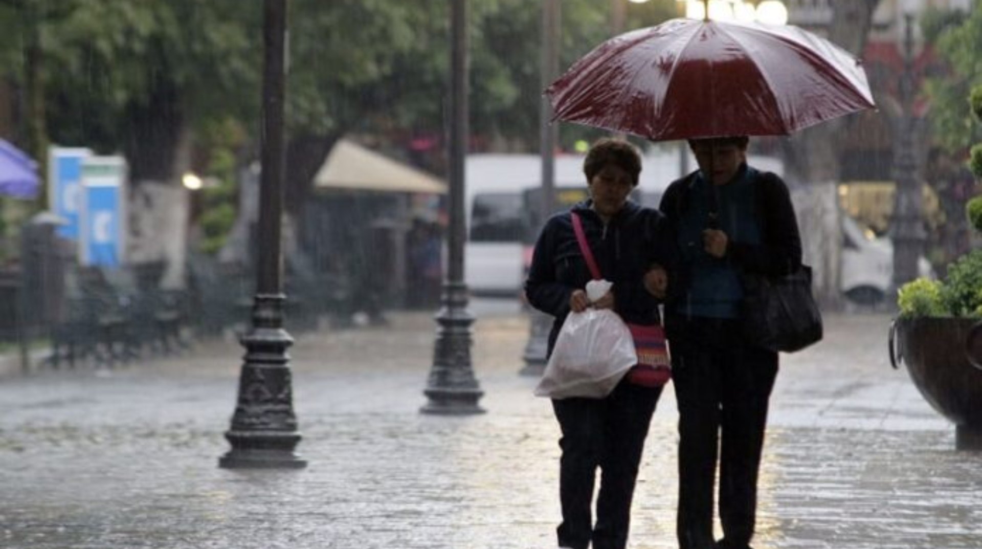 Lluvias y tormentas afectarán el país este lunes 4 de agosto por influencia de vaguada y onda tropical