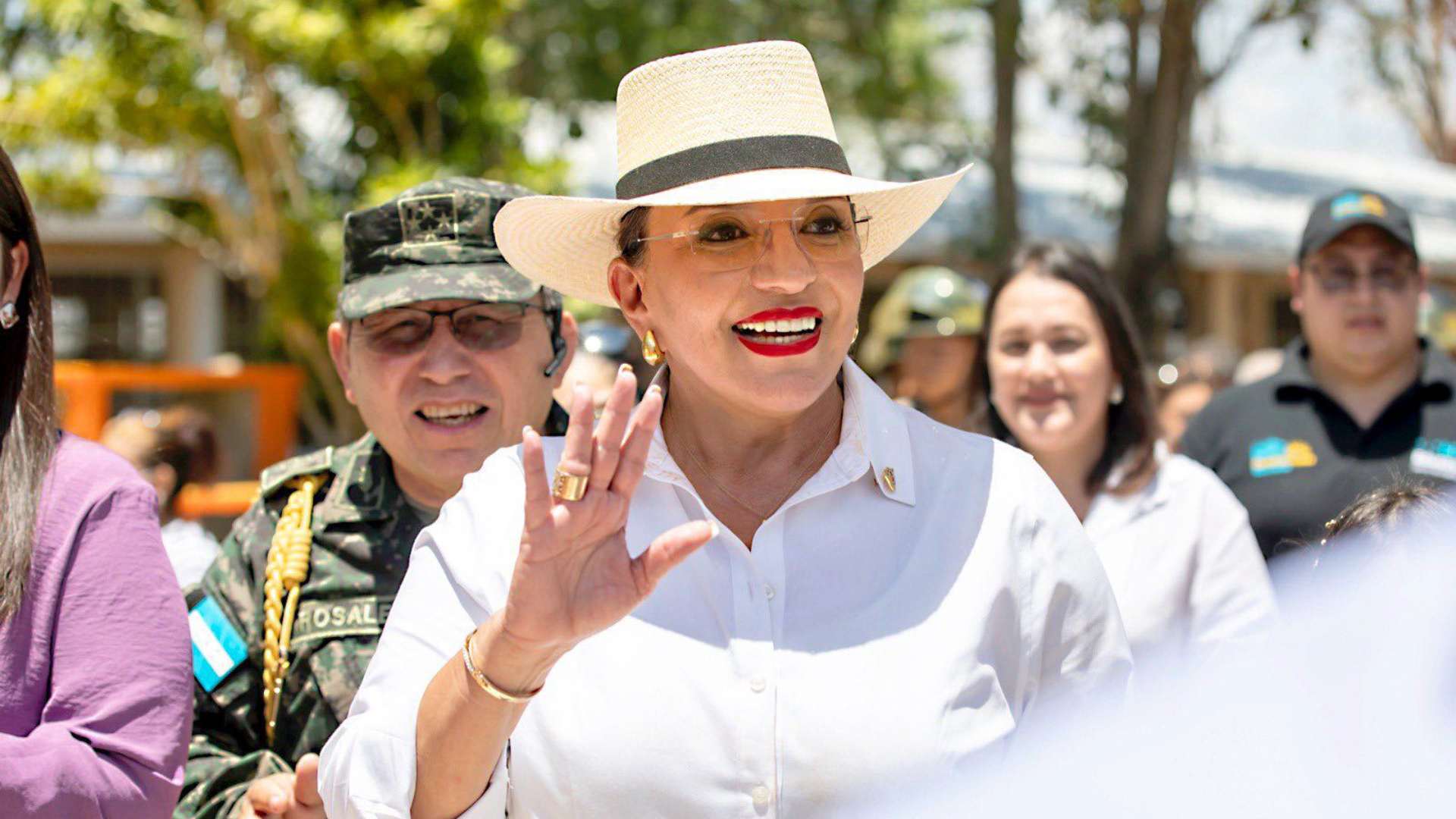 Xiomara Castro asegura que hay cinco candidatos presidenciales, pero cuatro representan lo mismo