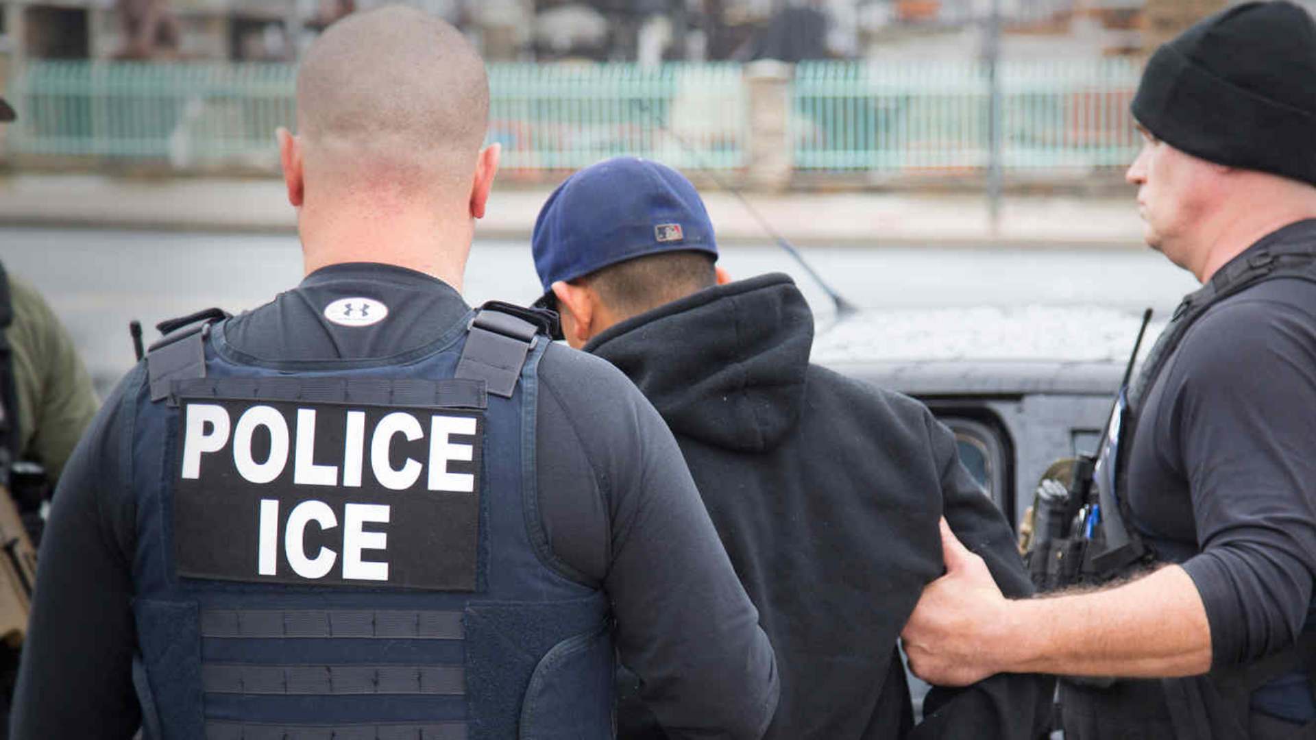 Capturado pese a tener estatus legal: Jardinero hondureño denuncia a agentes de ICE