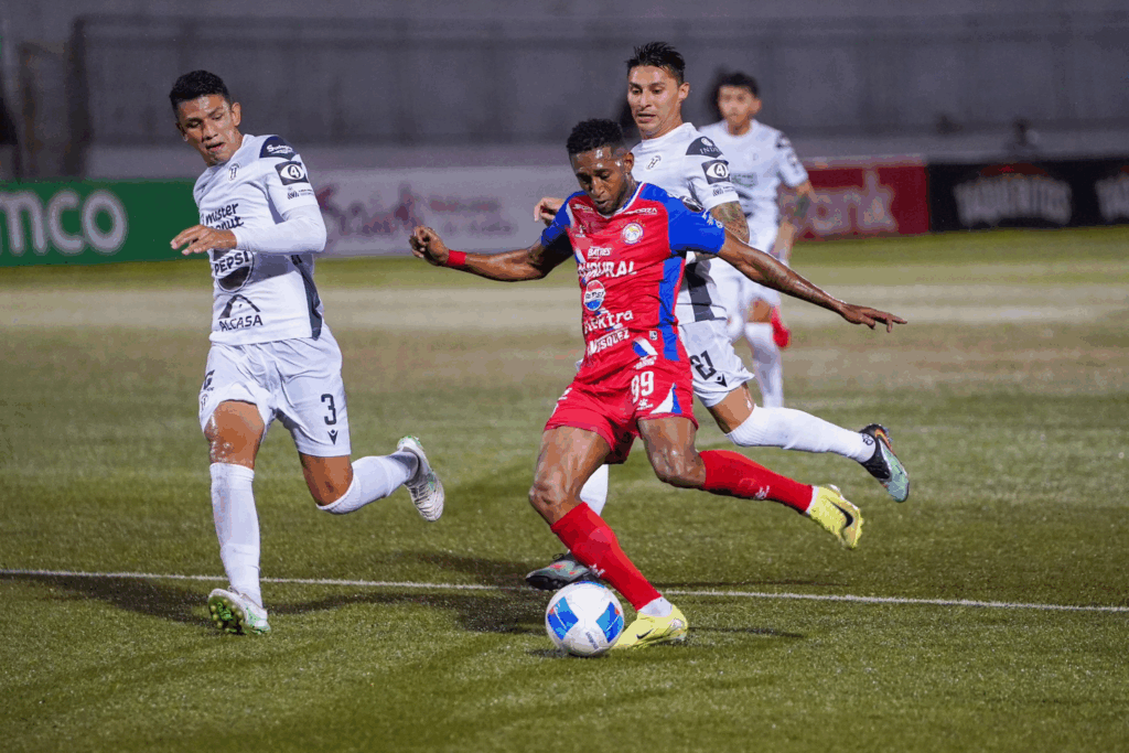 Xelajú gana en las delicias y amargó el debut del Hércules en Copa Centroamericana