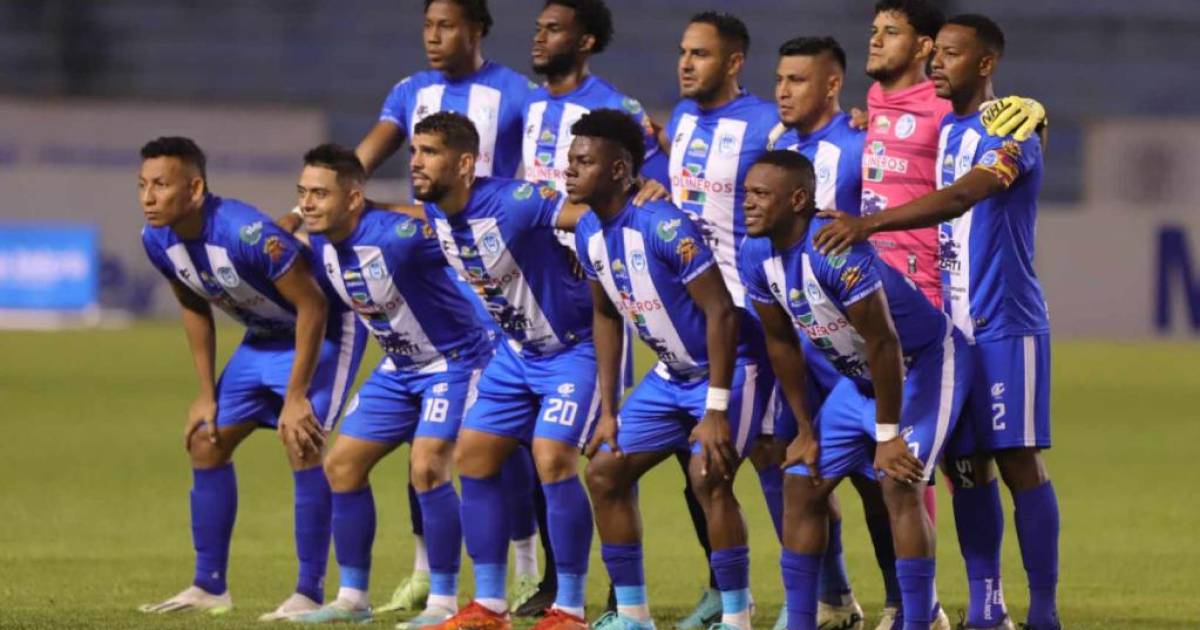 El futbolista que decidió renunciar en plena lucha por el descenso: jugador de Victoria sorprende con su decisión
