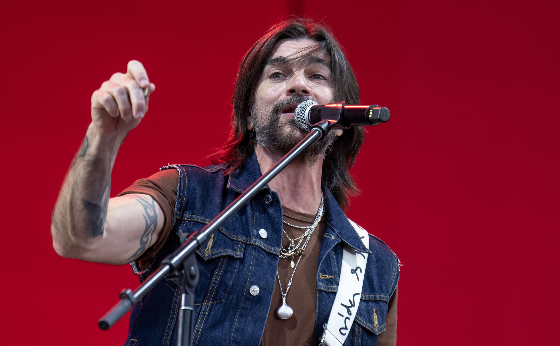 Juanes se inspira en el estilo compositivo de The Beatles para ‘Cuando estamos tú y yo’