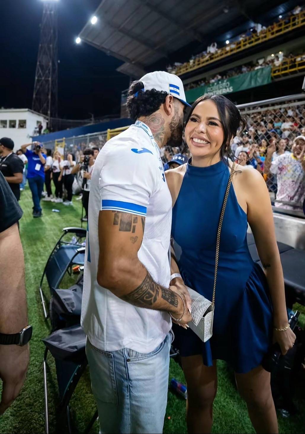 Fancony Ana Alvarado ¿Qué le dijo Fancony en el oído a Ana Alvarado? La foto que todos comentan