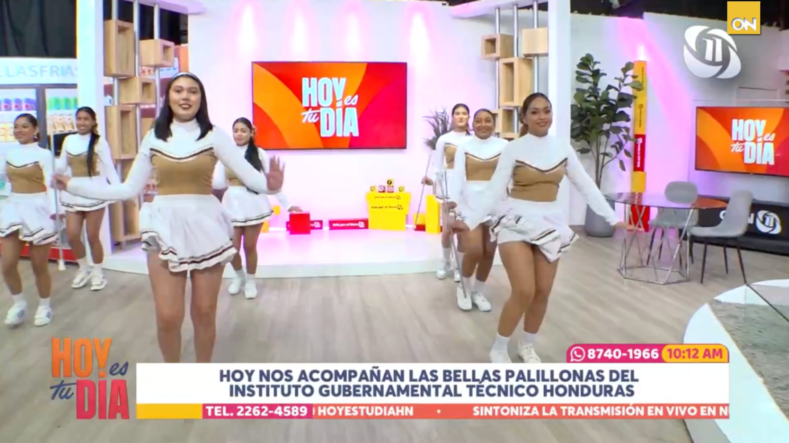 Las Palillonas del Instituto Técnico Honduras se Preparan para el 15 de Septiembre